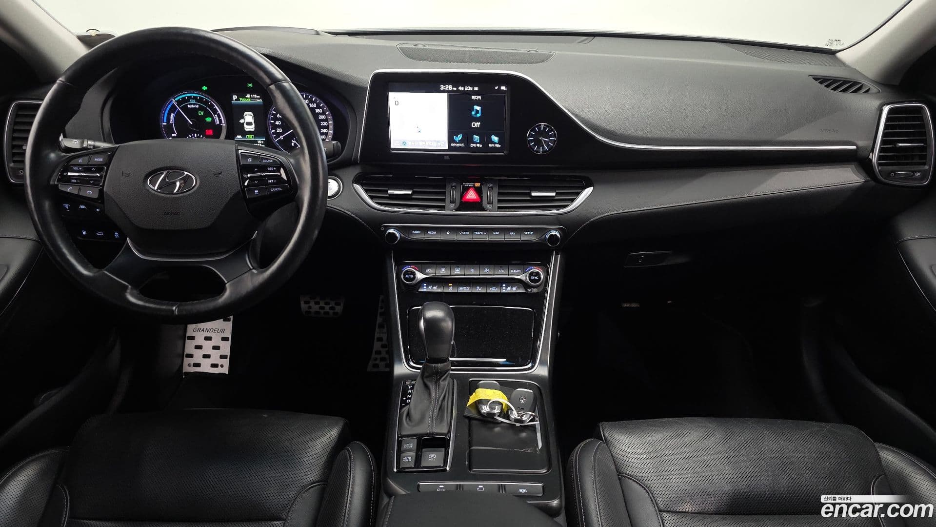 Main__Slider__Photo:Grandeur Hyundai 2018.10-6