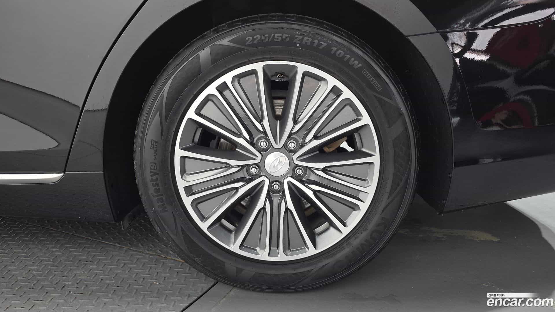 Grandeur Hyundai 2018.10-OUTER-031