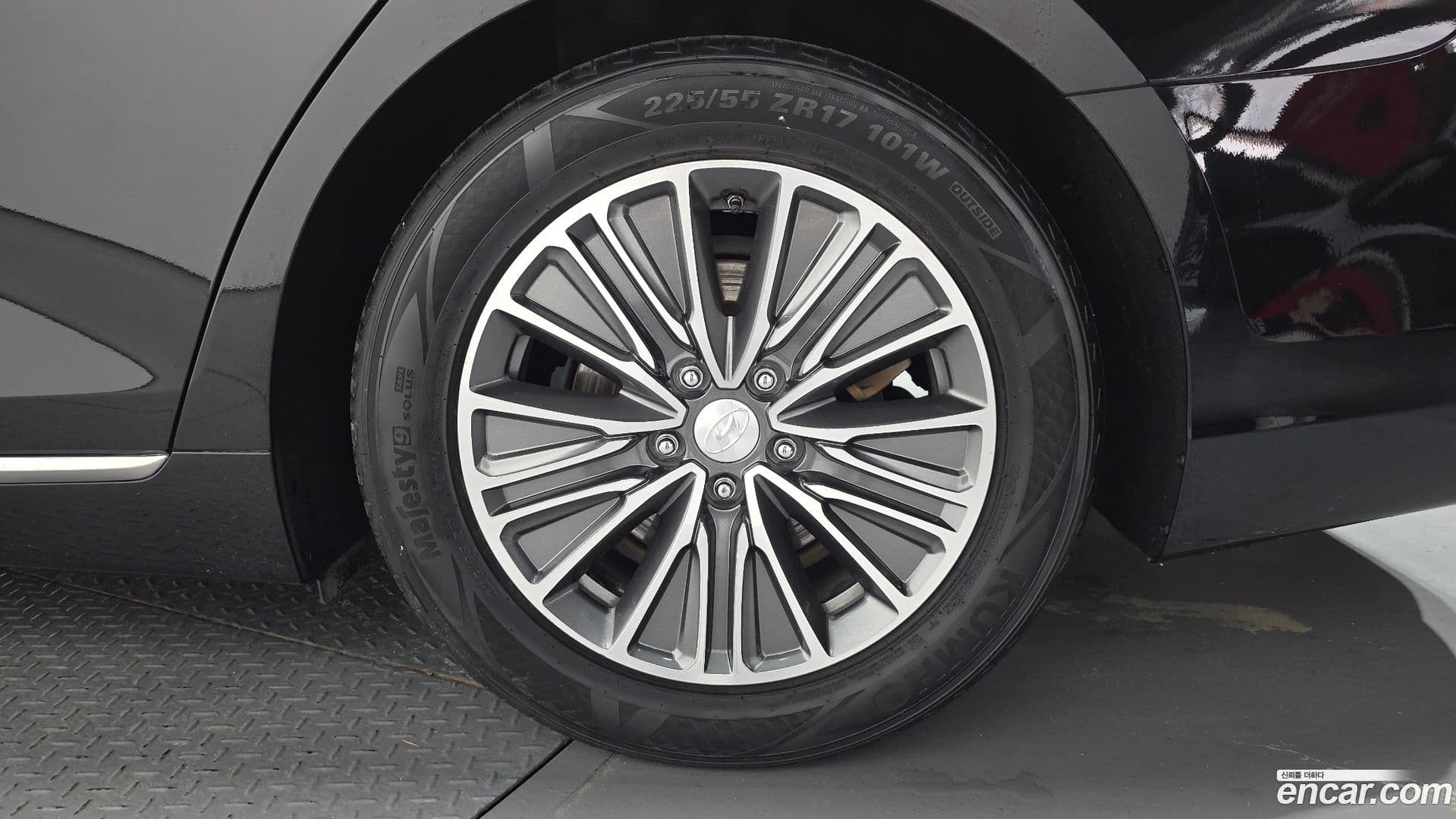 Main__Slider__Photo:Grandeur Hyundai 2018.10-20