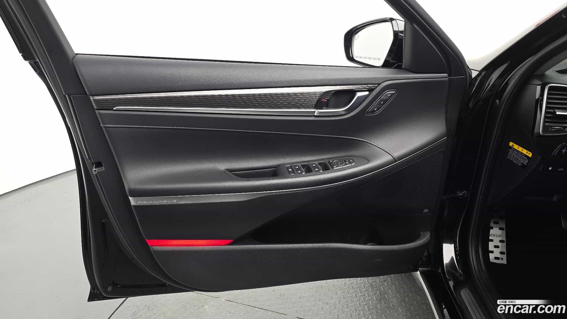 Grandeur Hyundai 2018.10-INNER-034