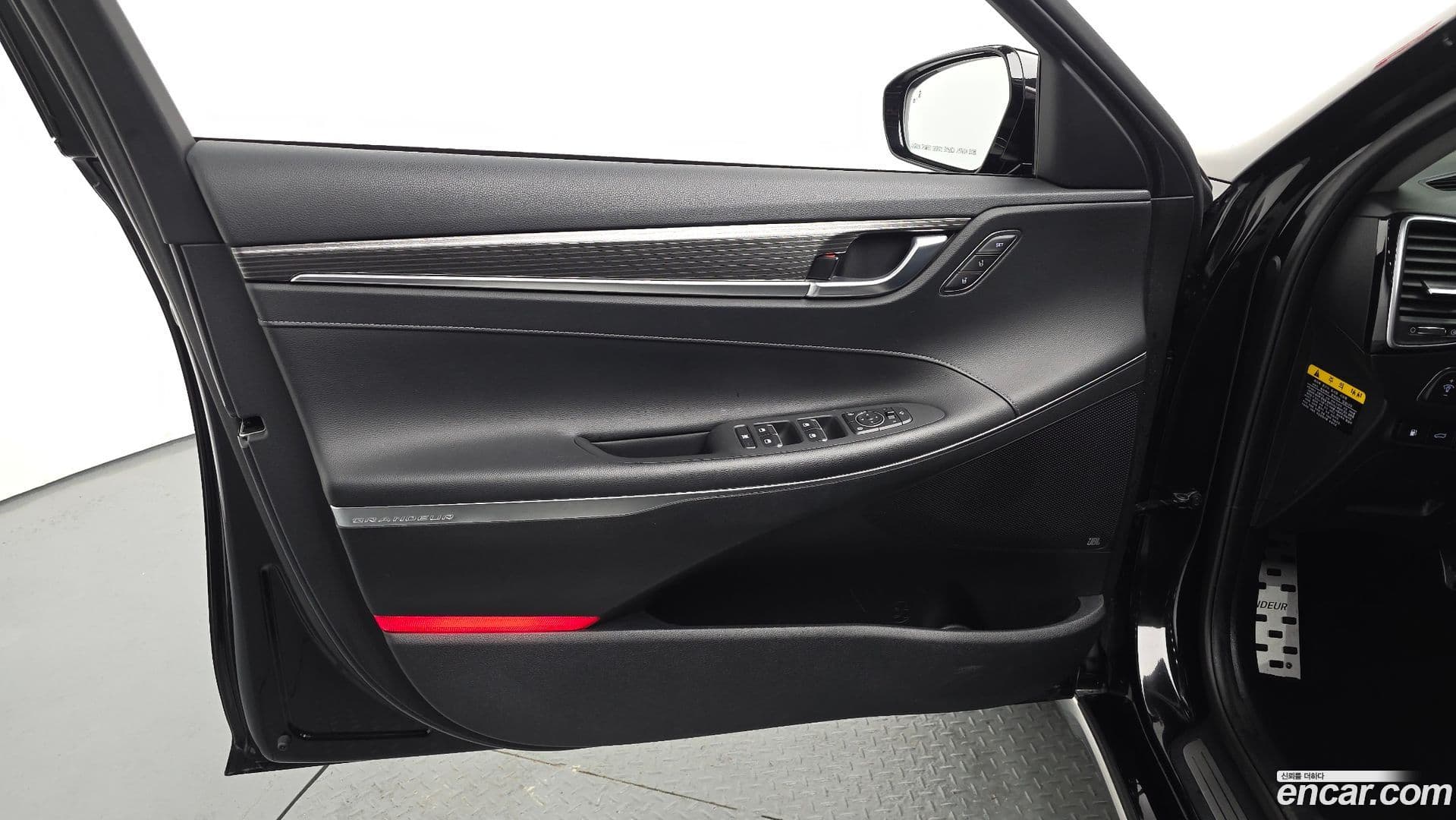 Main__Slider__Photo:Grandeur Hyundai 2018.10-23