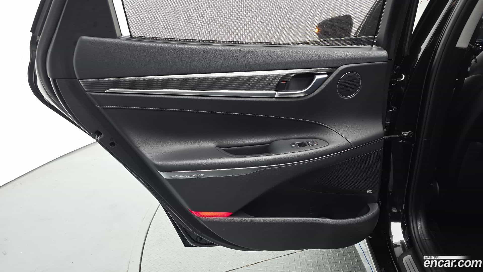 Grandeur Hyundai 2018.10-INNER-035