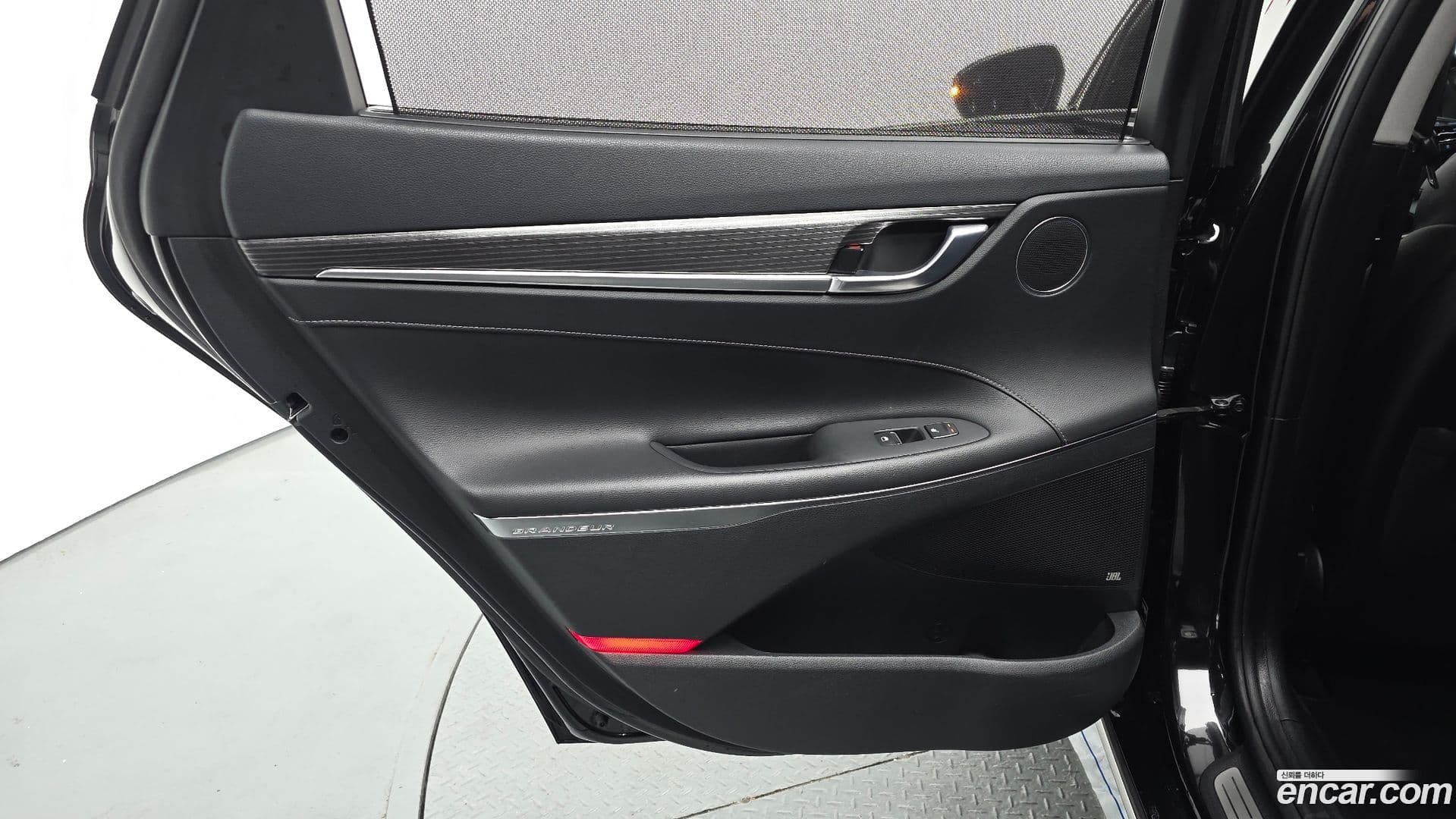 Main__Slider__Photo:Grandeur Hyundai 2018.10-24