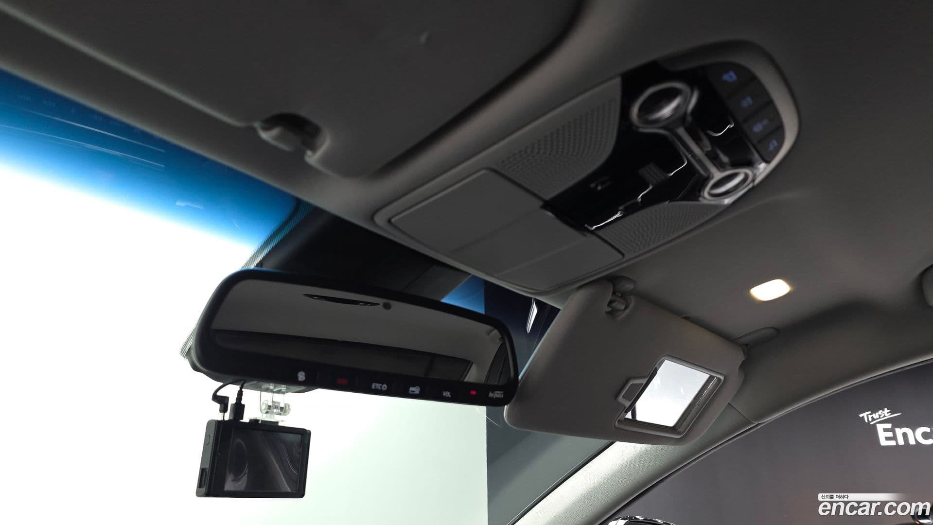 Main__Slider__Photo:Grandeur Hyundai 2018.10-26