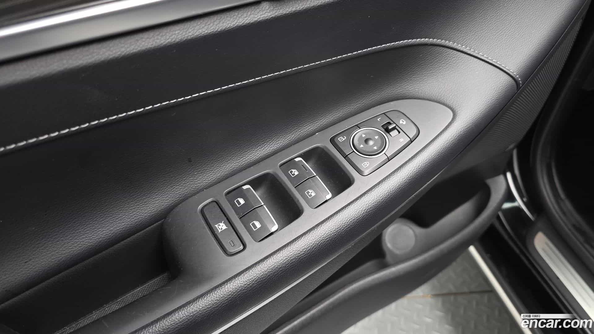 Grandeur Hyundai 2018.10-OPTION-043