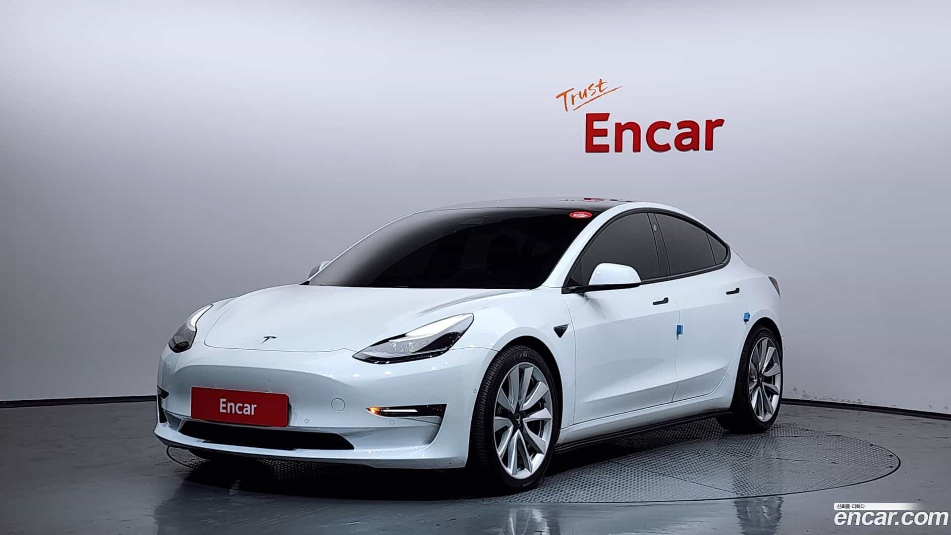 Model 3 Tesla 2021.8-OUTER-001