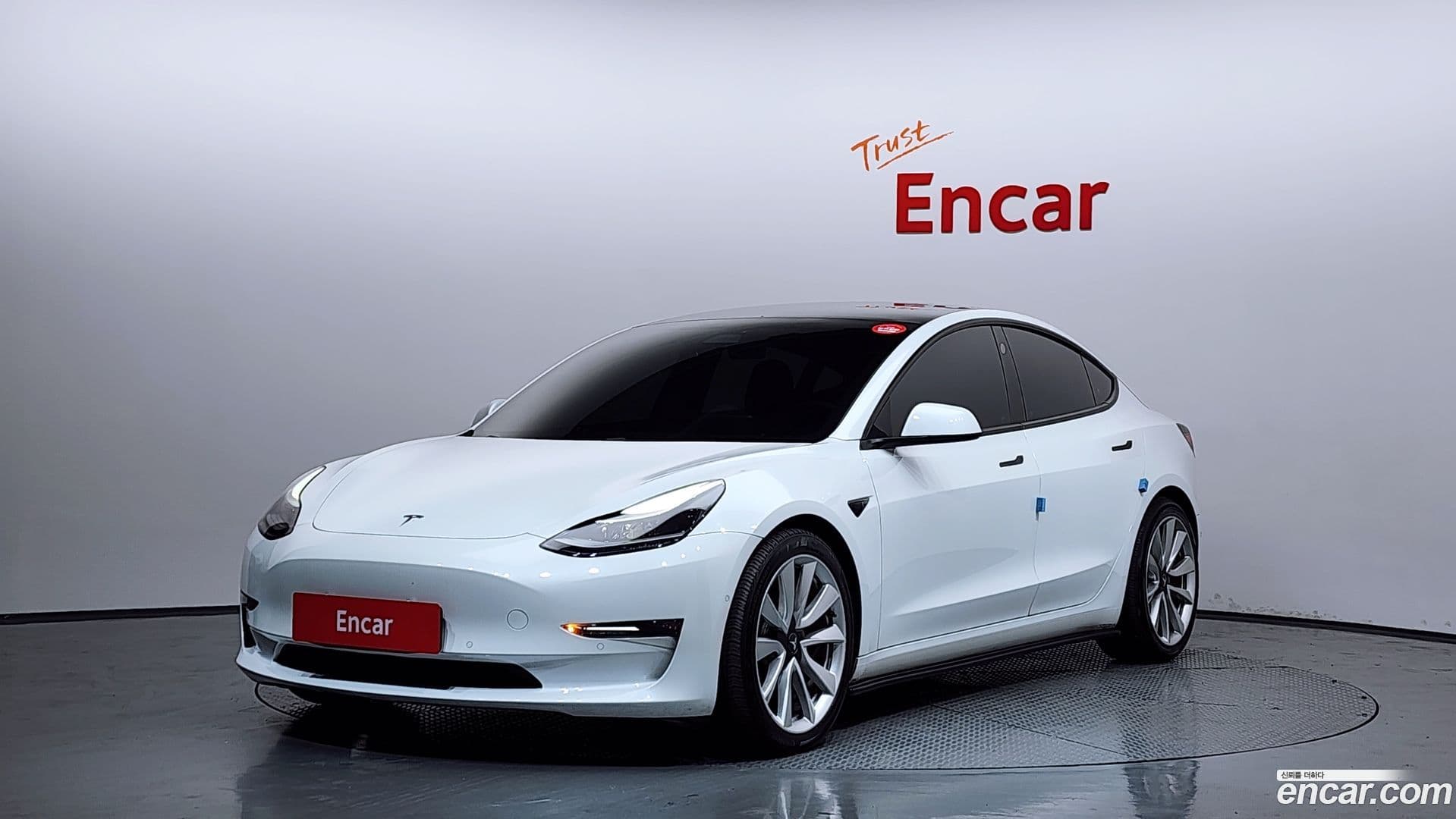 Main__Slider__Photo:Model 3 Tesla 2021.8-0