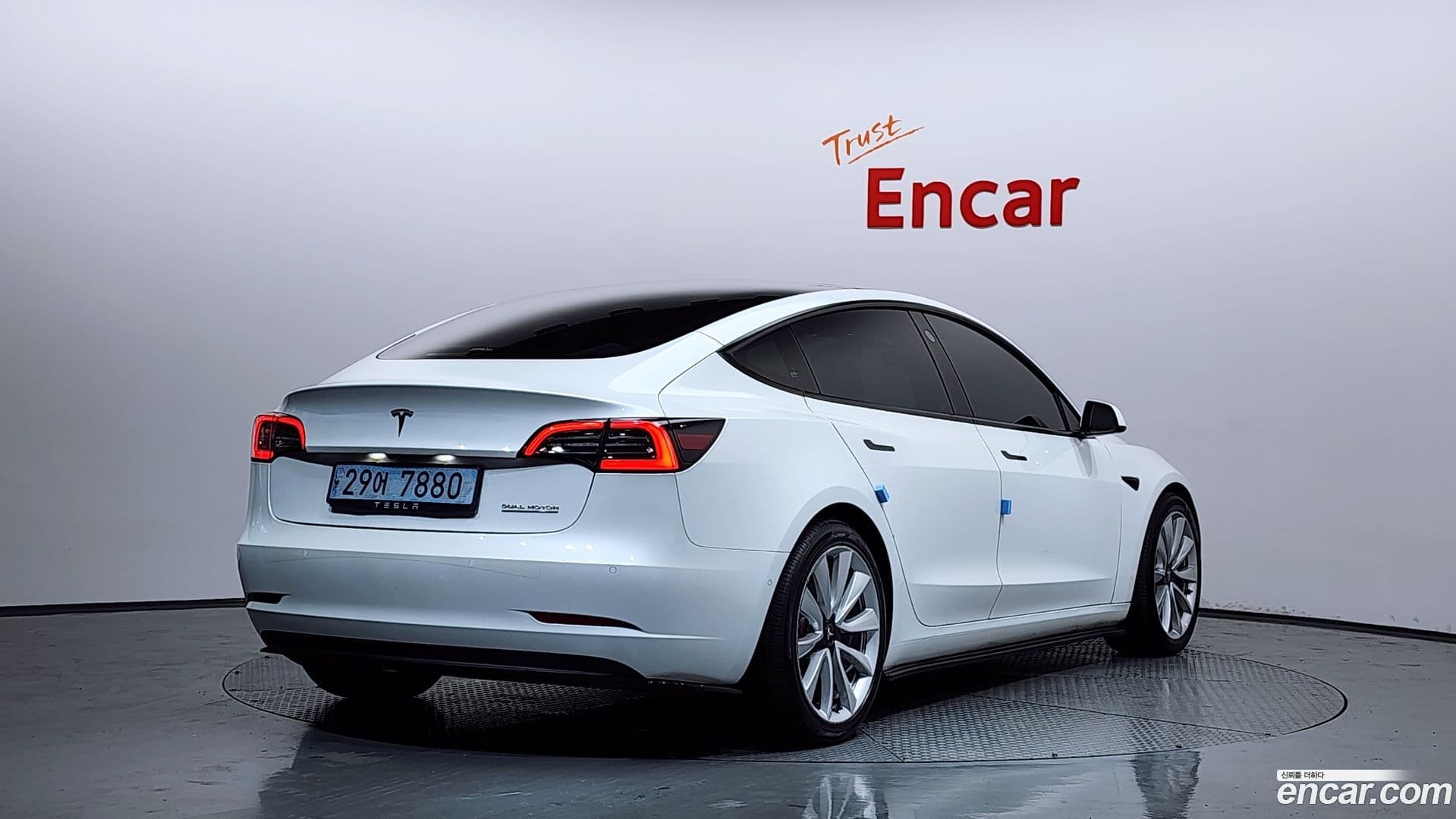 Main__Slider__Photo:Model 3 Tesla 2021.8-1