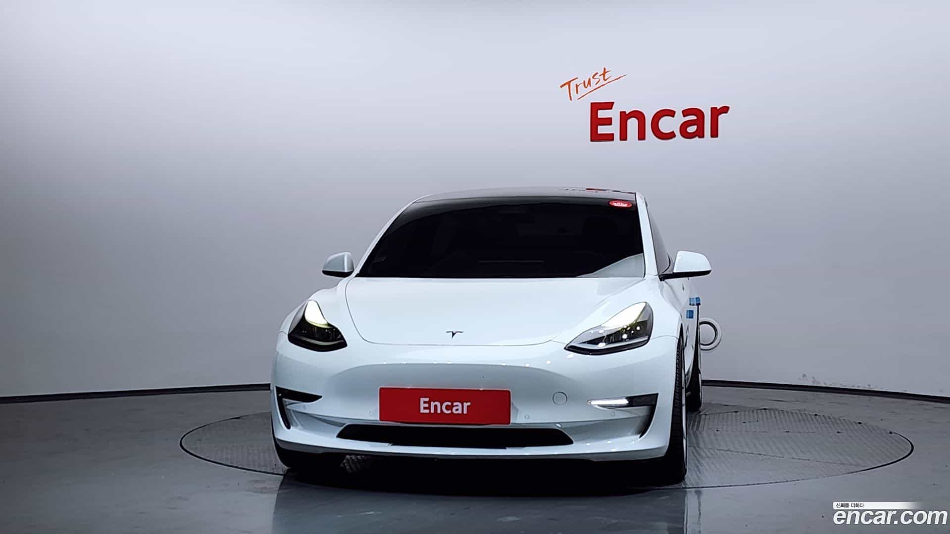 Model 3 Tesla 2021.8-OUTER-003