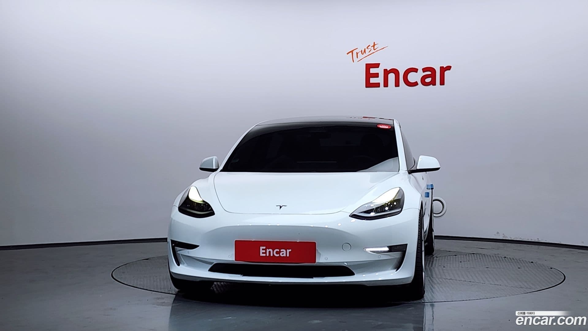 Main__Slider__Photo:Model 3 Tesla 2021.8-2