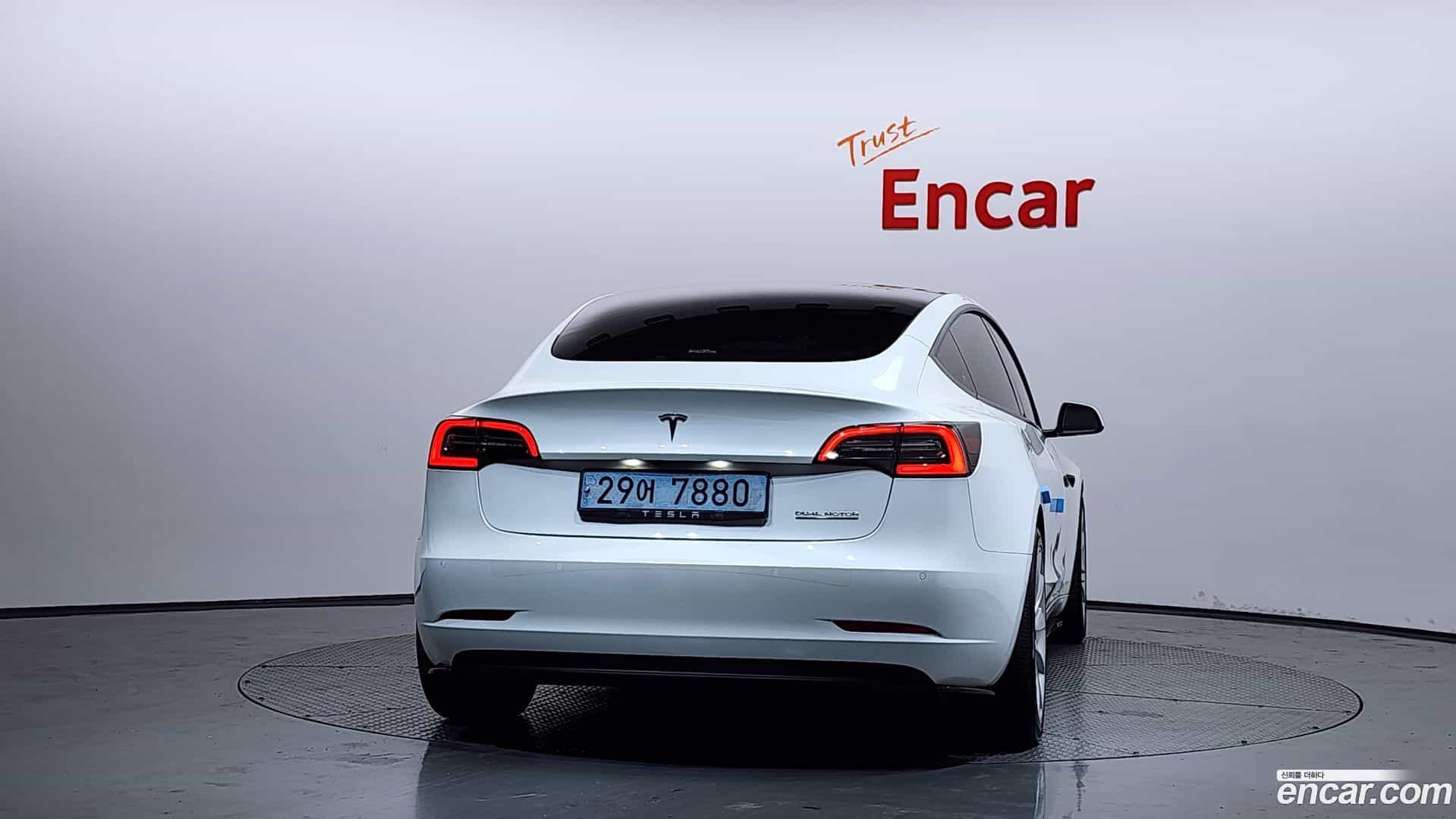 Model 3 Tesla 2021.8-OUTER-004
