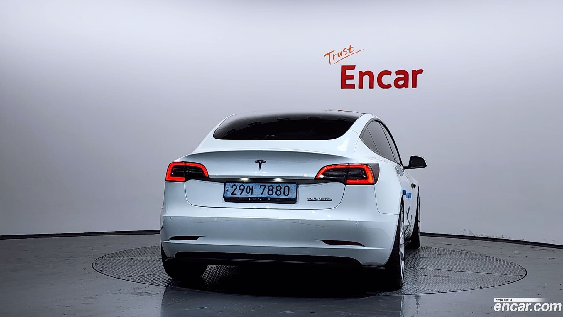 Main__Slider__Photo:Model 3 Tesla 2021.8-3