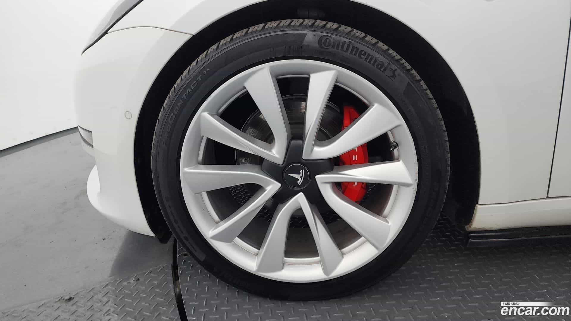 Model 3 Tesla 2021.8-OUTER-005