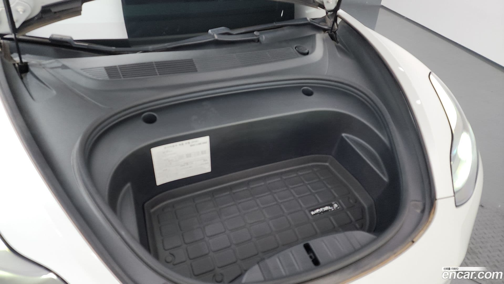 Main__Slider__Photo:Model 3 Tesla 2021.8-5