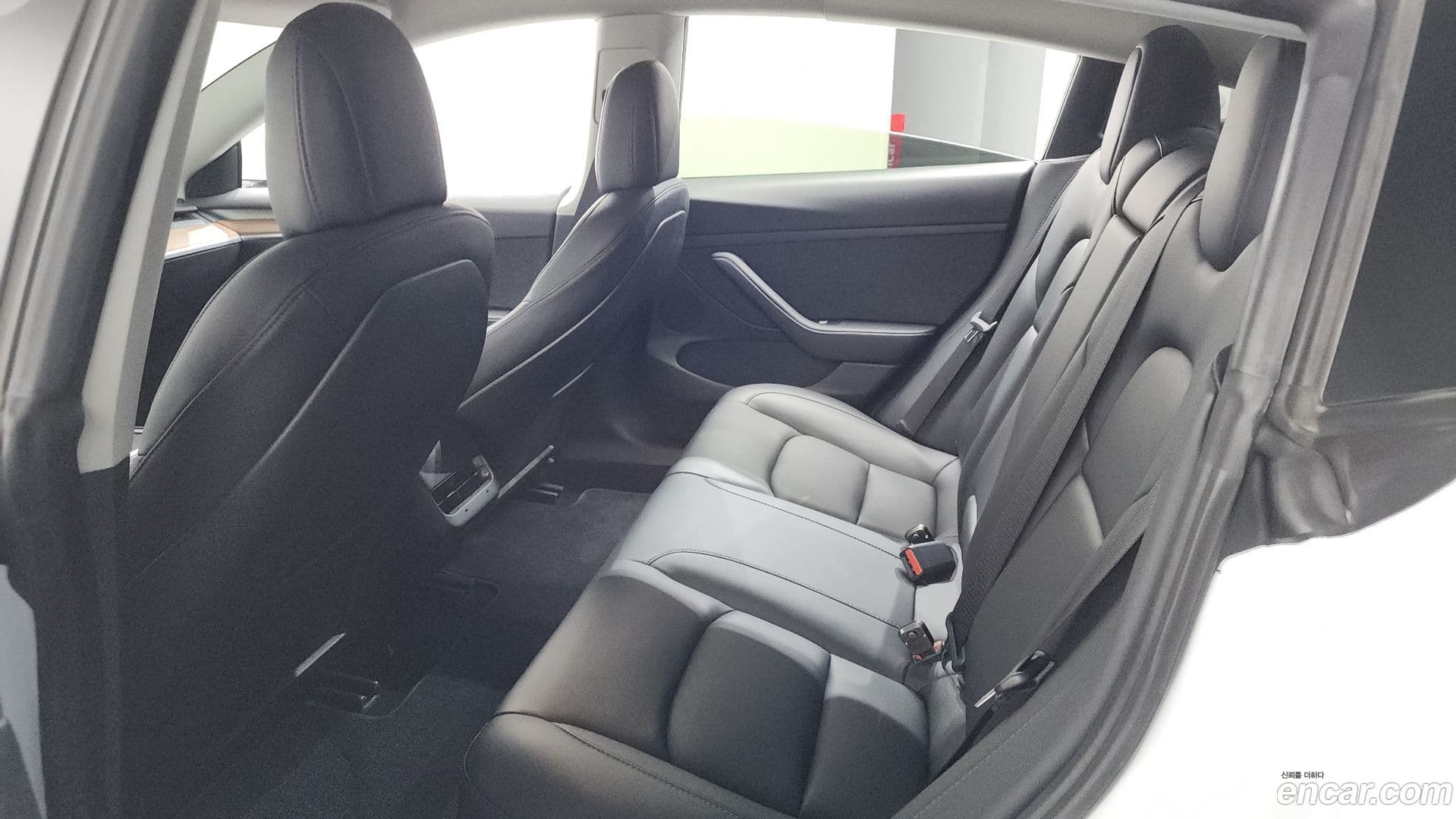 Main__Slider__Photo:Model 3 Tesla 2021.8-11