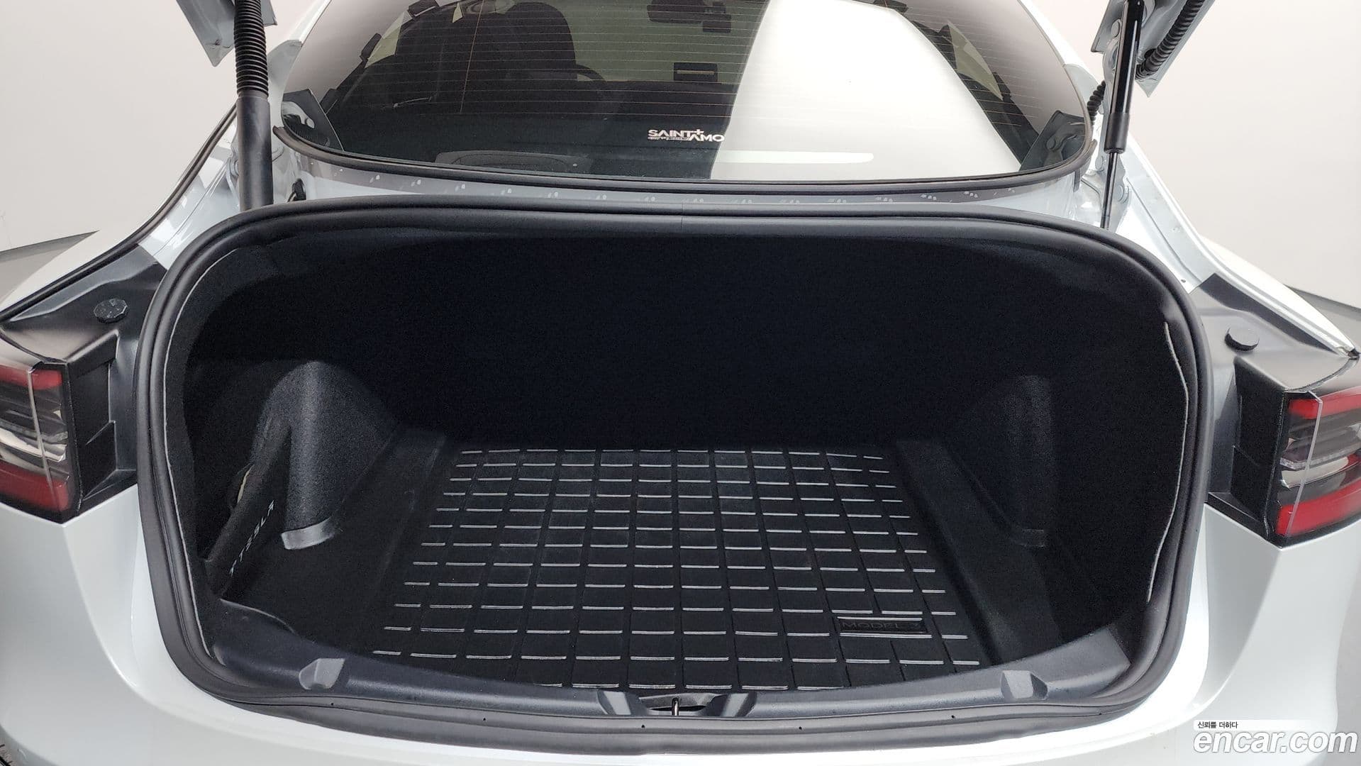 Main__Slider__Photo:Model 3 Tesla 2021.8-19