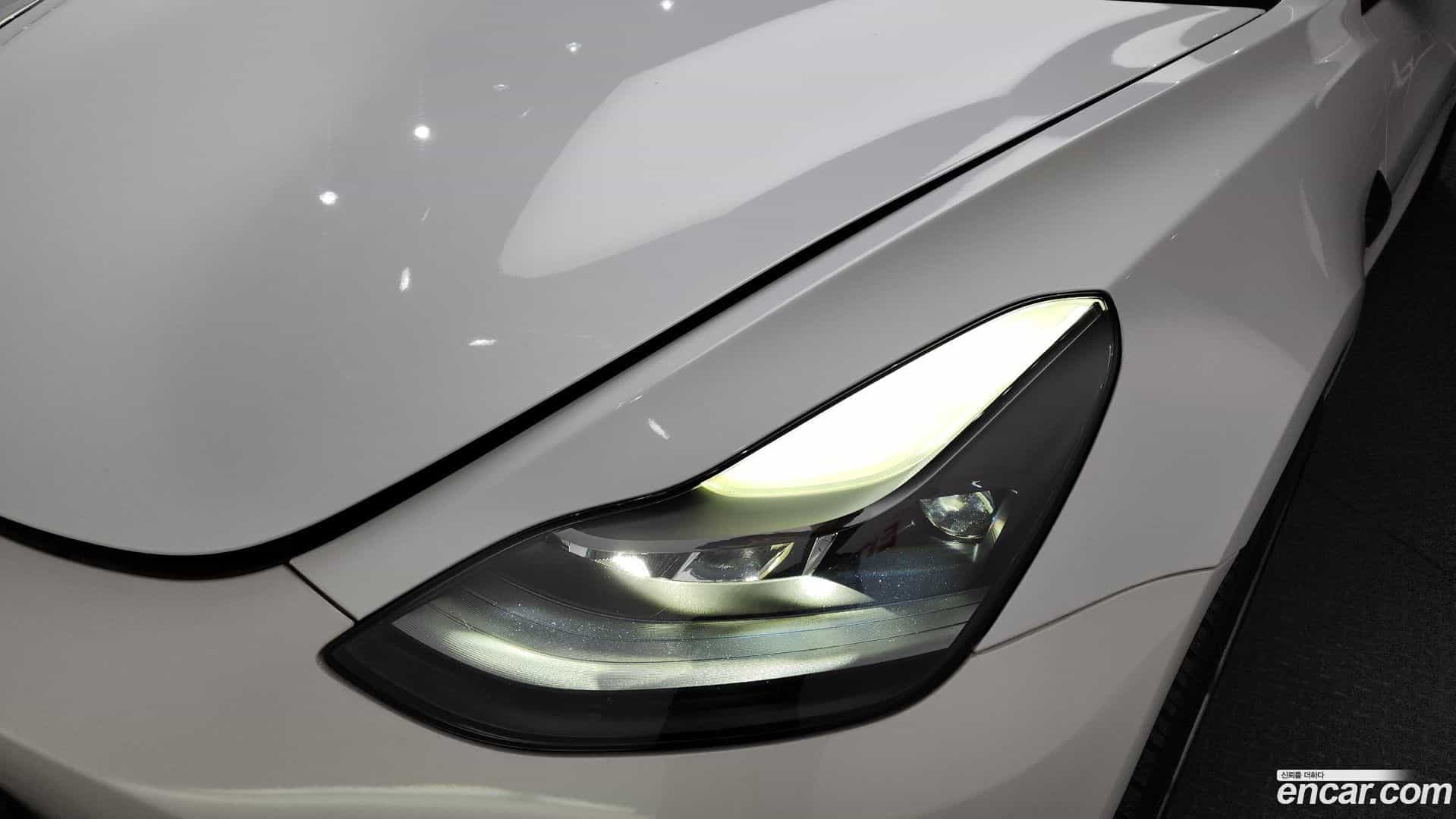 Model 3 Tesla 2021.8-OUTER-032