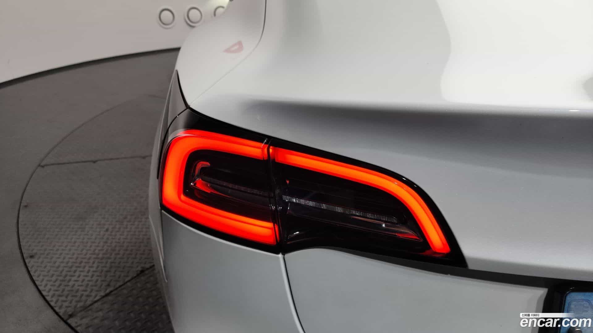 Model 3 Tesla 2021.8-OUTER-033