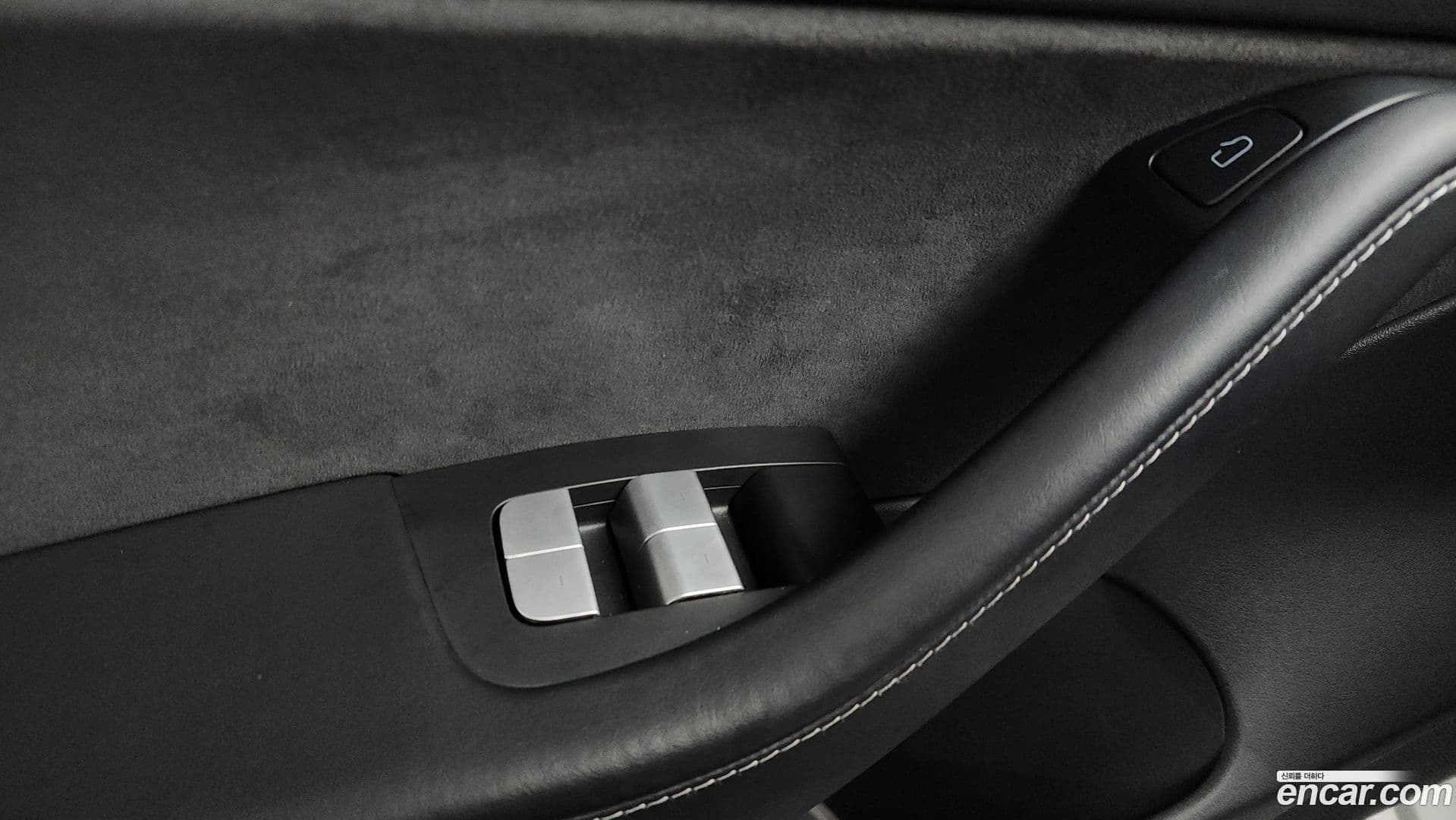 Main__Slider__Photo:Model 3 Tesla 2021.8-28