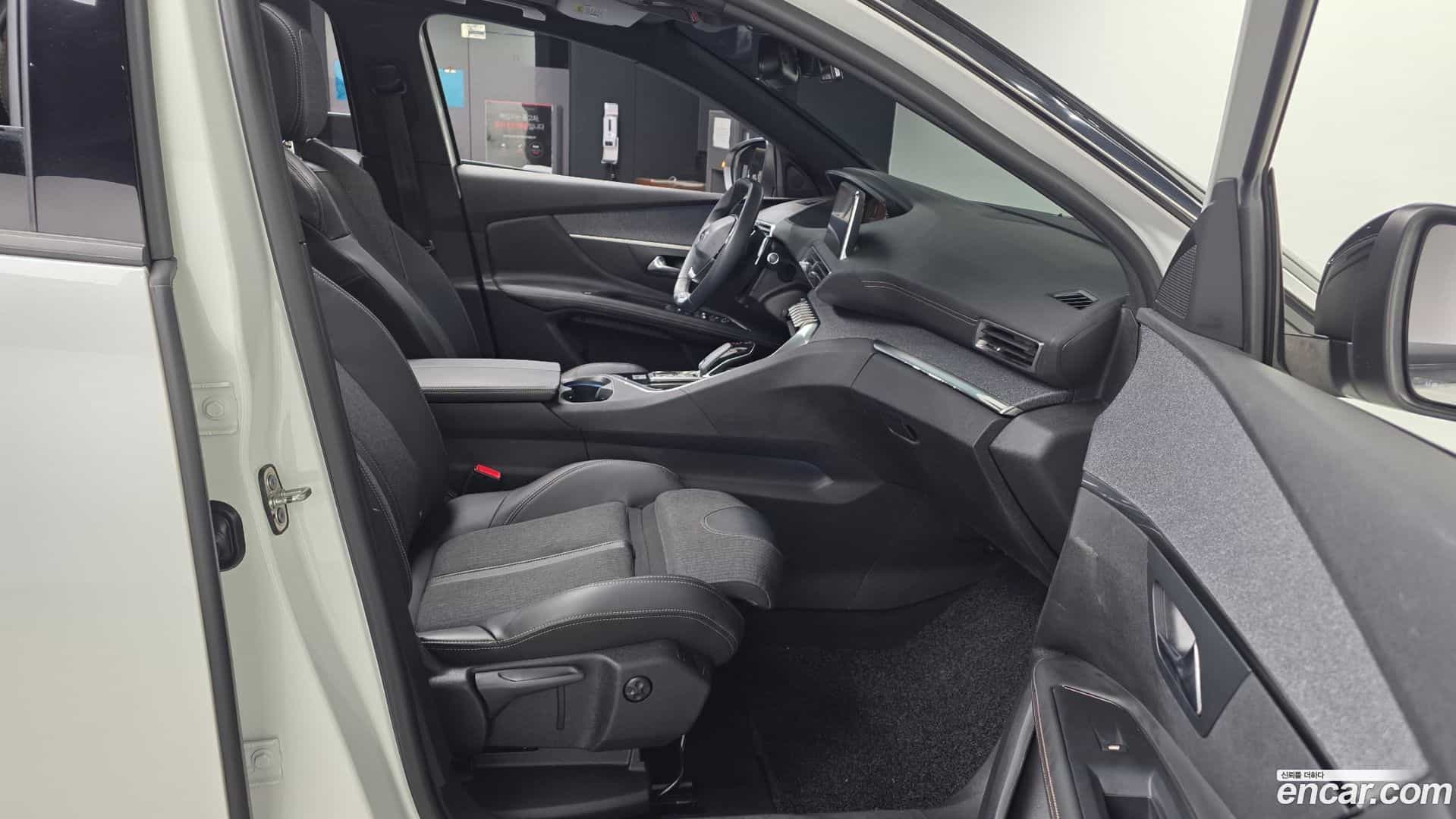 3008 Peugeot 2018.4-OPTION-015