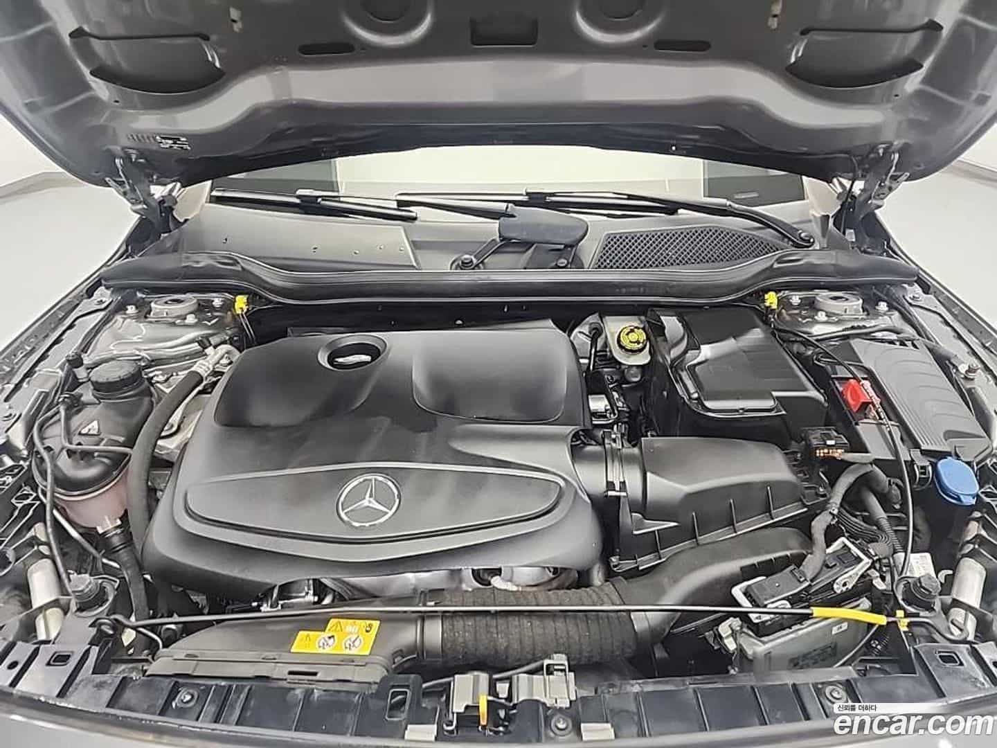GLA-Class Mercedes-Benz 2019.0-OUTER-005