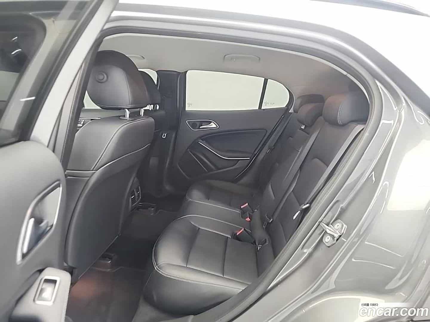 GLA-Class Mercedes-Benz 2019.0-OPTION-016