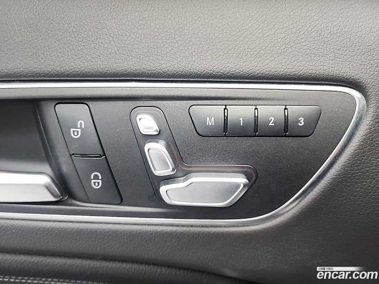 GLA-Class Mercedes-Benz 2019.0-OPTION-019