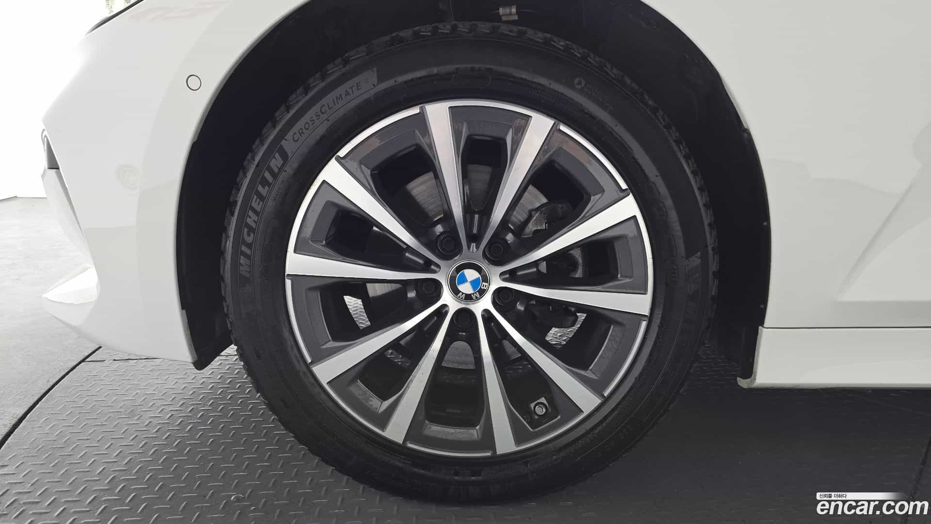 3-Series BMW 2023.6-OUTER-005