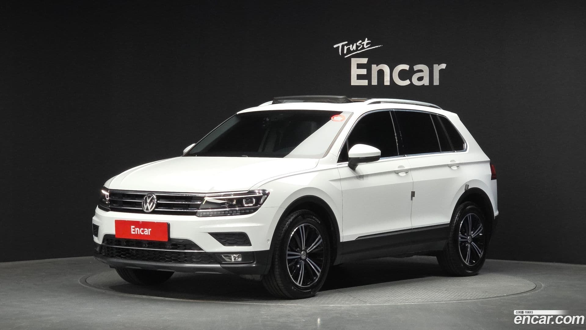 Main__Slider__Photo:Tiguan Volkswagen 2020.10-0