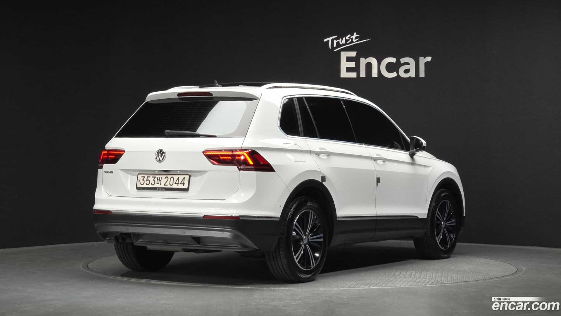 Tiguan Volkswagen 2020.10-OUTER-002