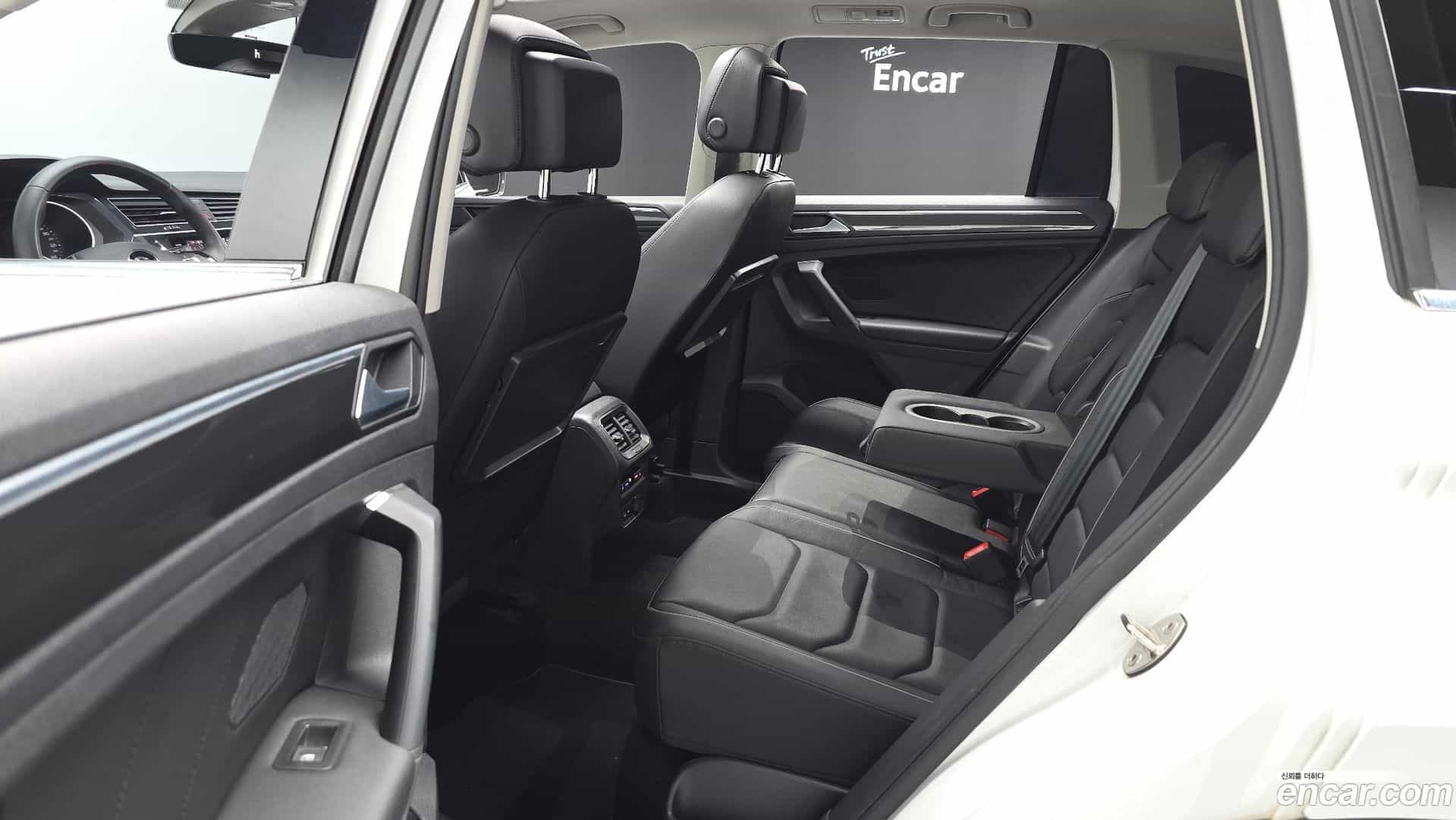 Tiguan Volkswagen 2020.10-OPTION-016