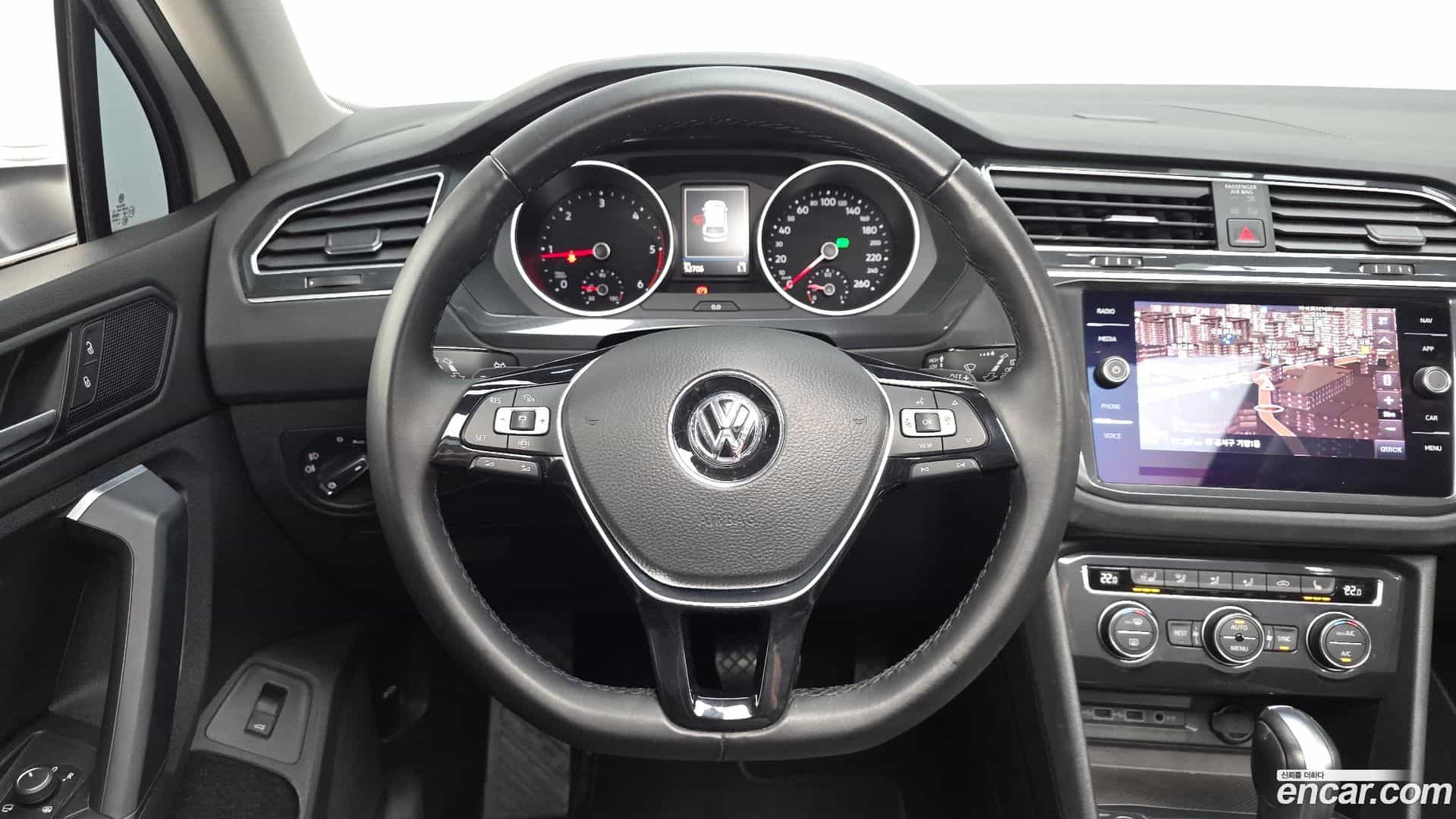 Tiguan Volkswagen 2020.10-OPTION-017