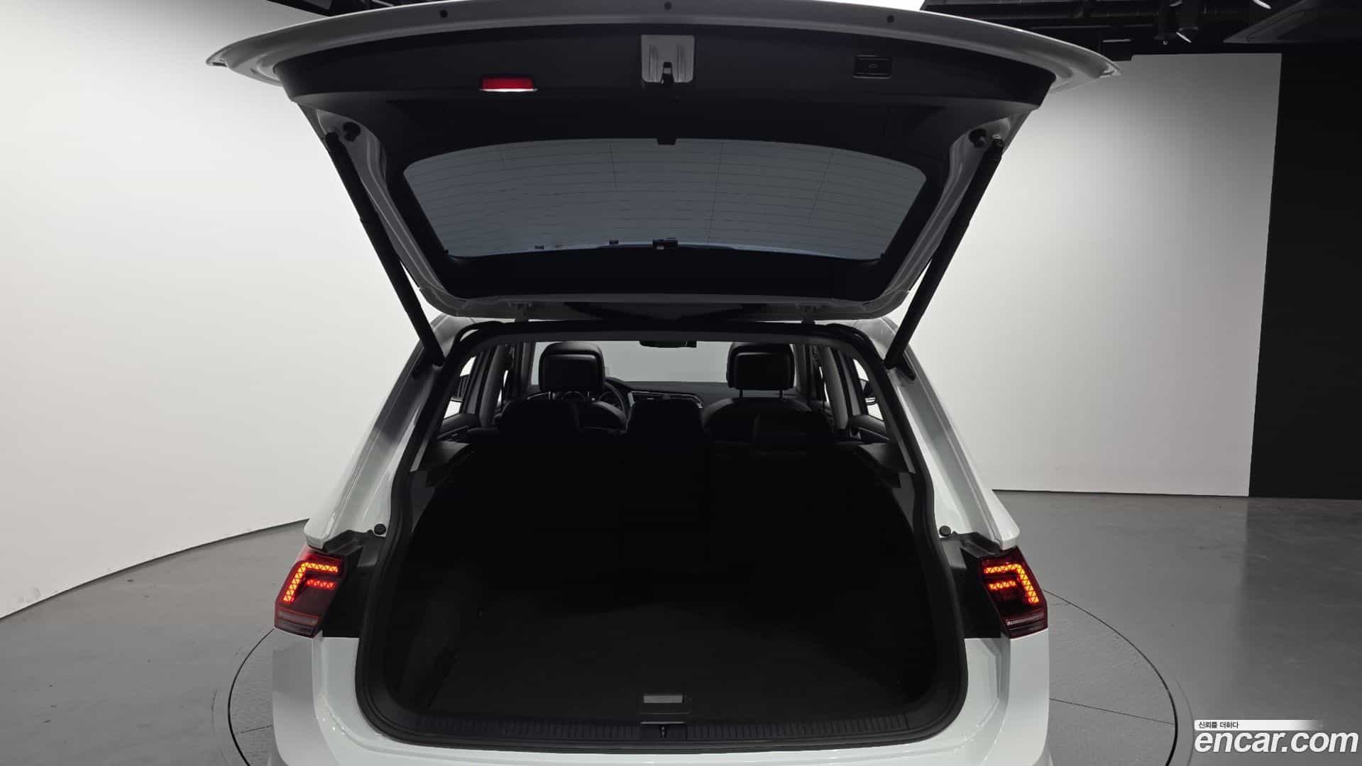 Tiguan Volkswagen 2020.10-OPTION-024