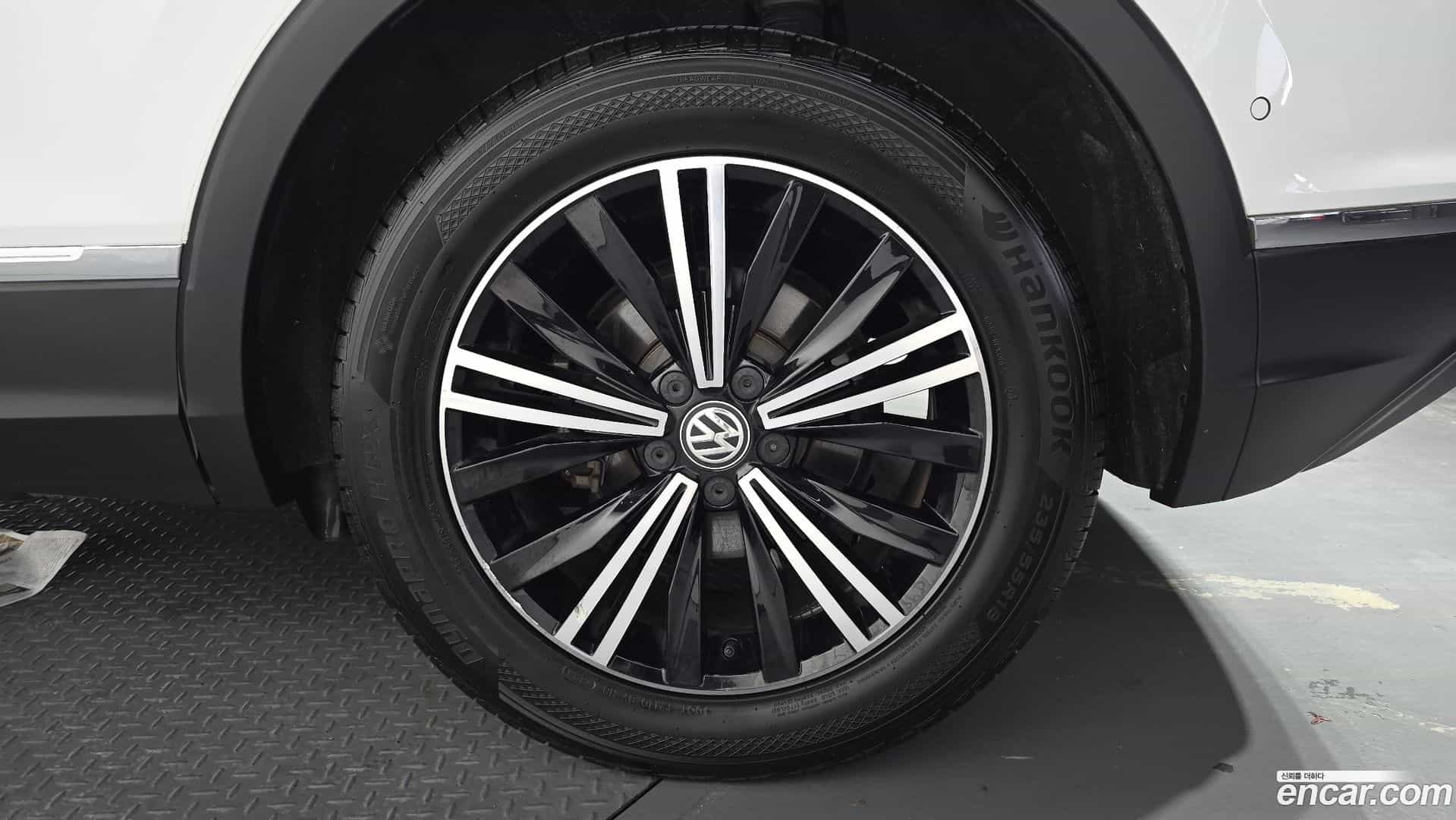 Tiguan Volkswagen 2020.10-OUTER-031