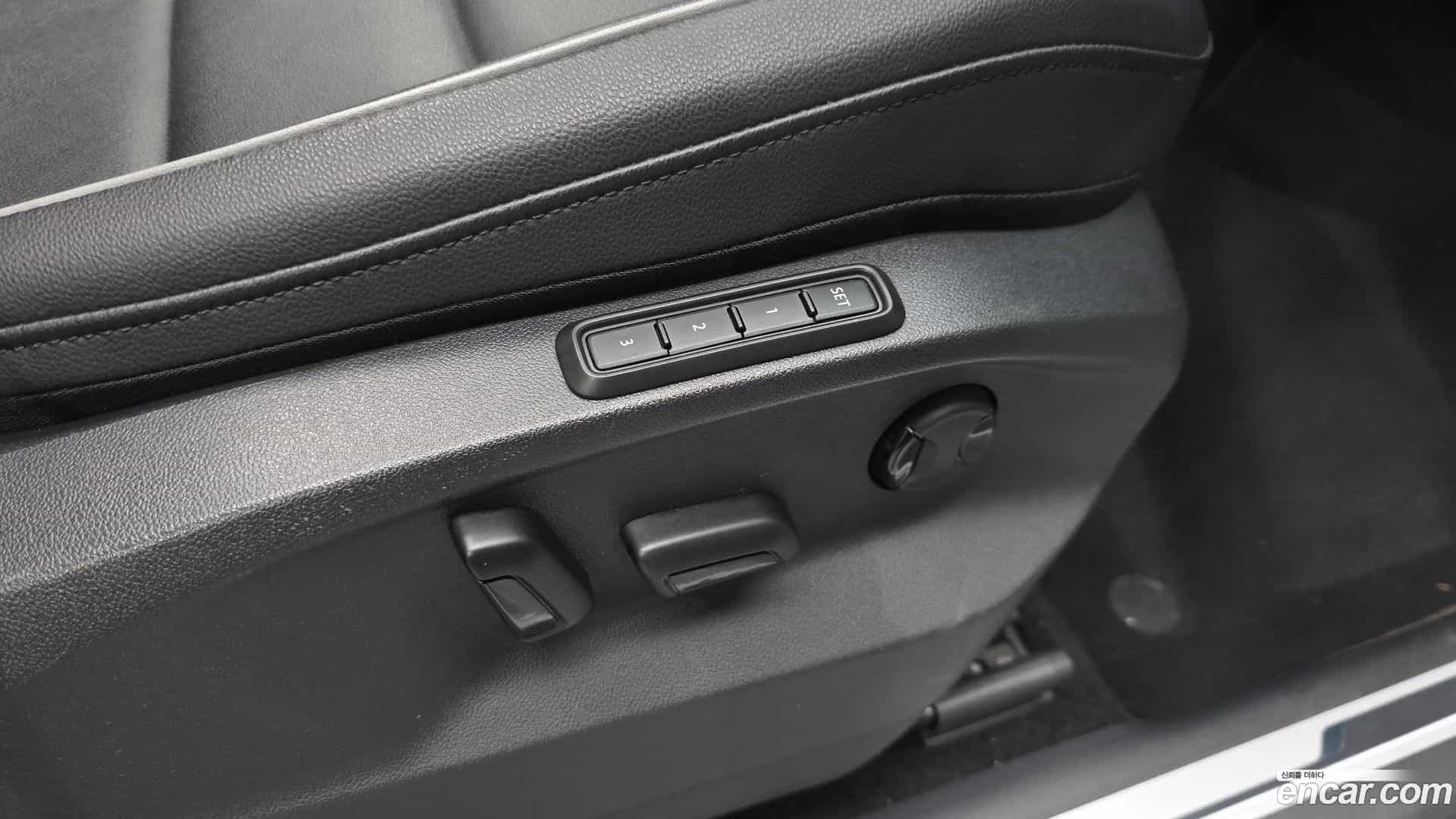Tiguan Volkswagen 2020.10-OPTION-043