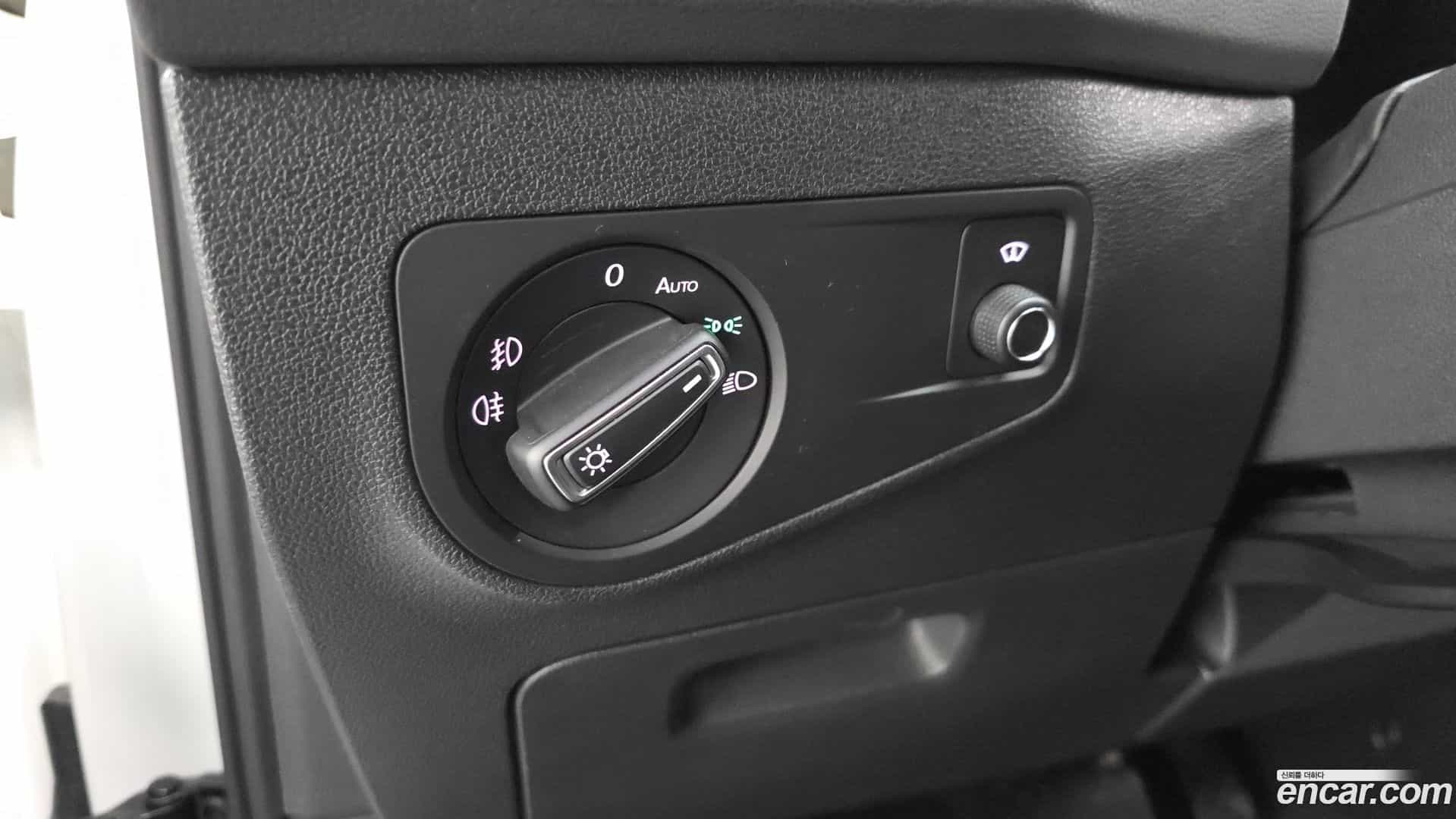 Tiguan Volkswagen 2020.10-OPTION-045