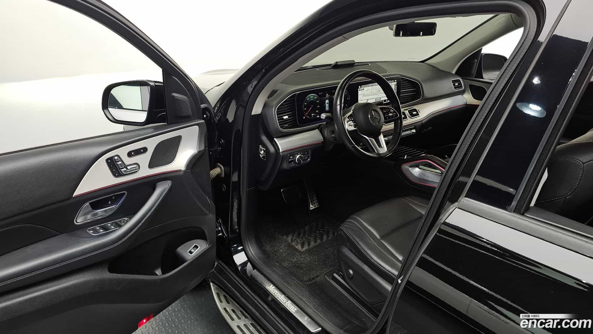 GLE-Class Mercedes-Benz 2019.8-INNER-010