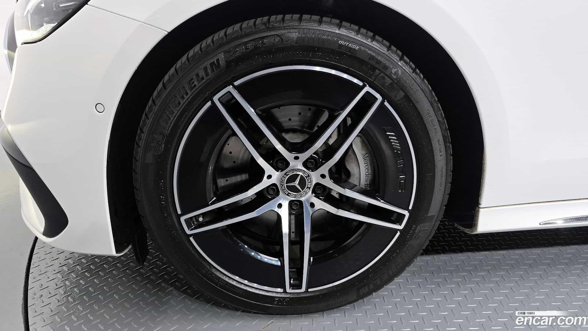 E-Class Mercedes-Benz 2025.1-OUTER-005