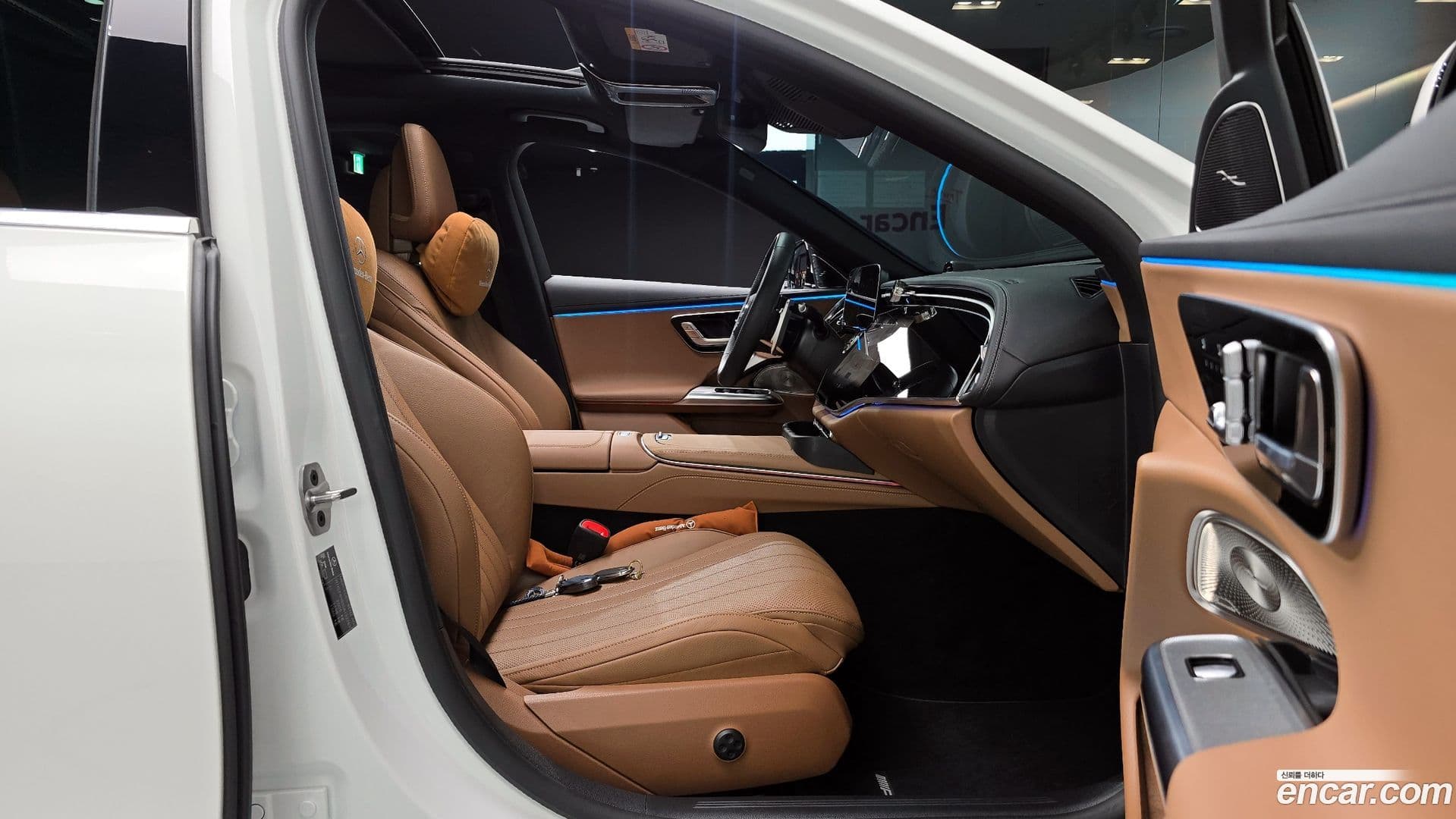 Main__Slider__Photo:E-Class Mercedes-Benz 2025.1-25
