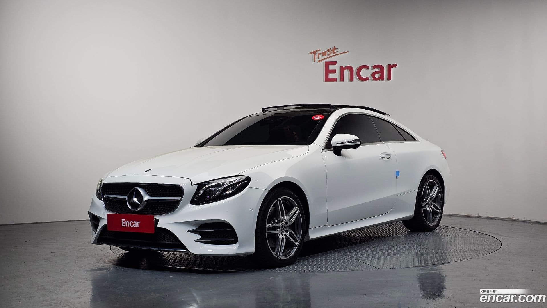 Main__Slider__Photo:E-Class Mercedes-Benz 2019.2-0