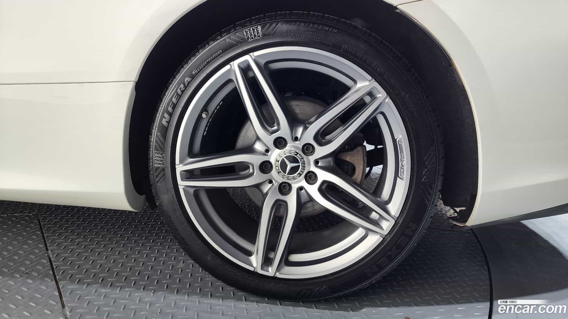 E-Class Mercedes-Benz 2019.2-OUTER-031