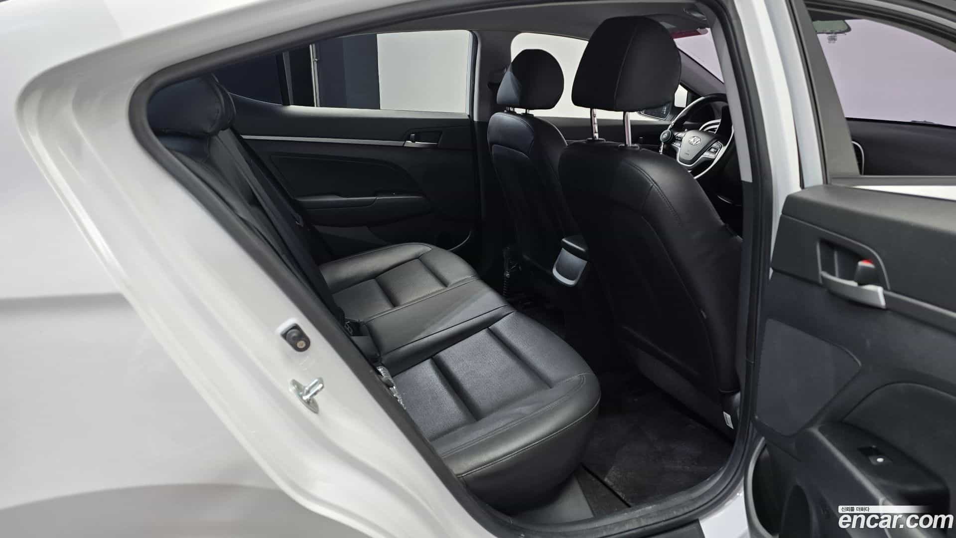 AVANTE Hyundai 2018.5-OPTION-015