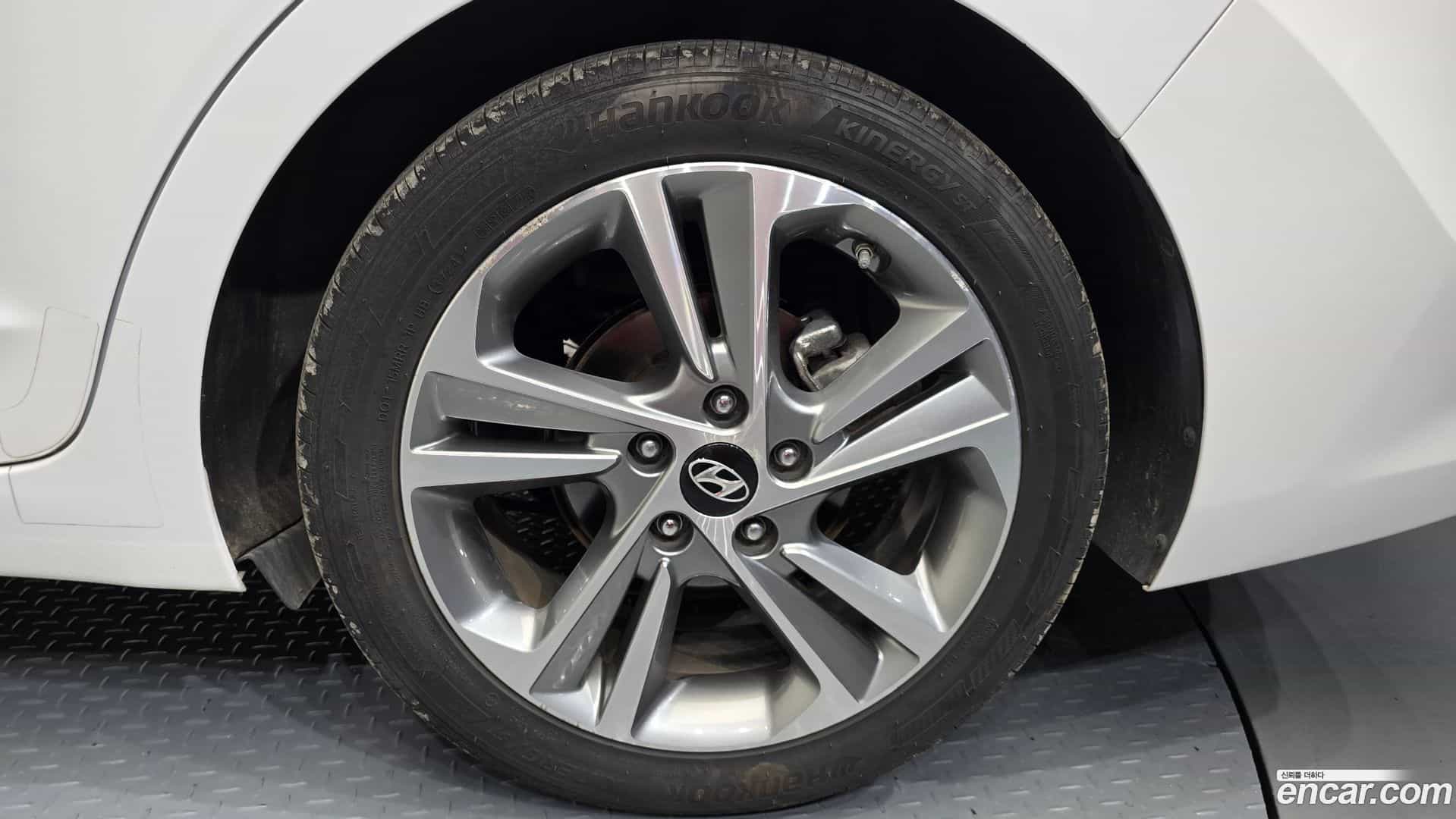 AVANTE Hyundai 2018.5-OUTER-031