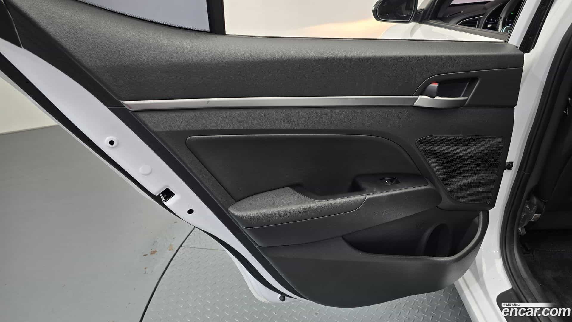 AVANTE Hyundai 2018.5-INNER-035