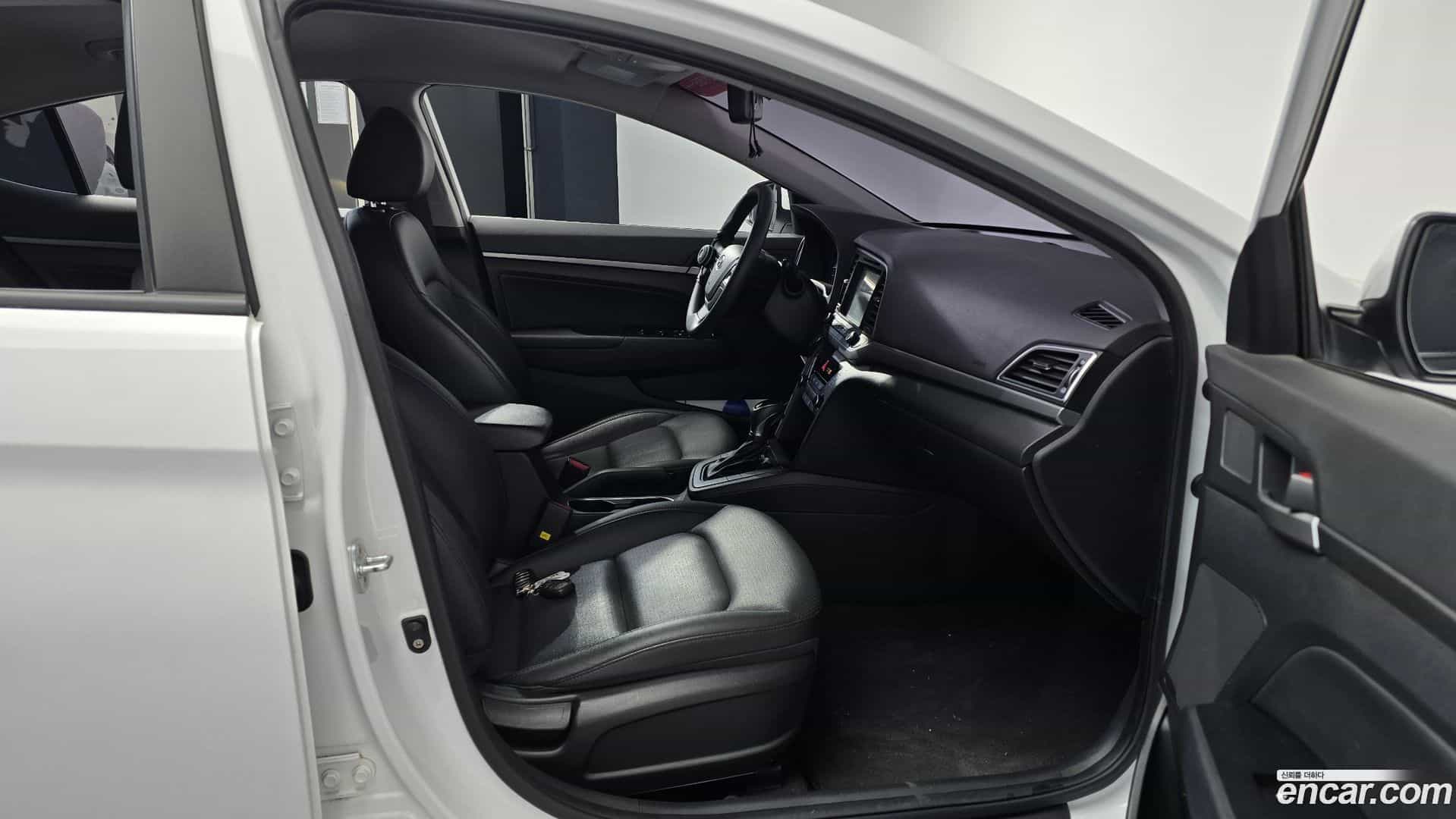 AVANTE Hyundai 2018.5-INNER-036