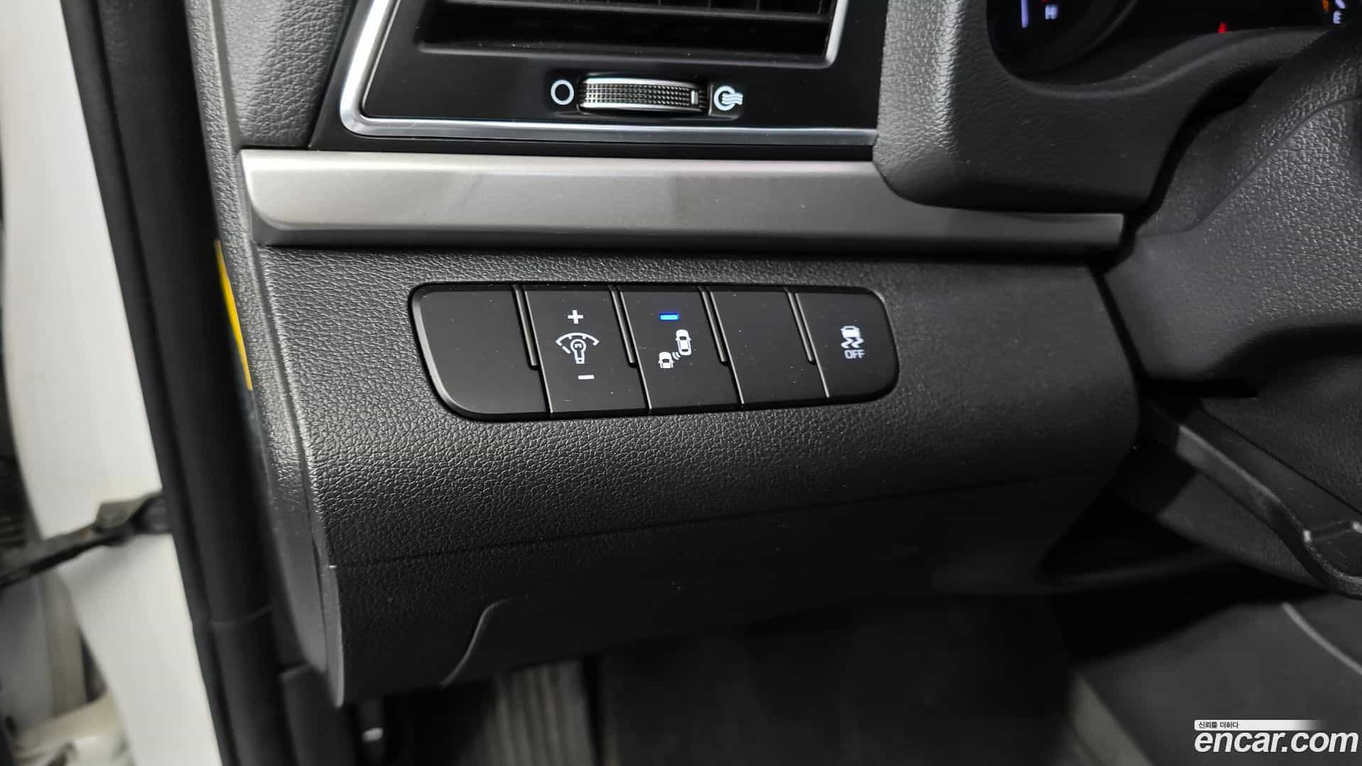 AVANTE Hyundai 2018.5-OPTION-040