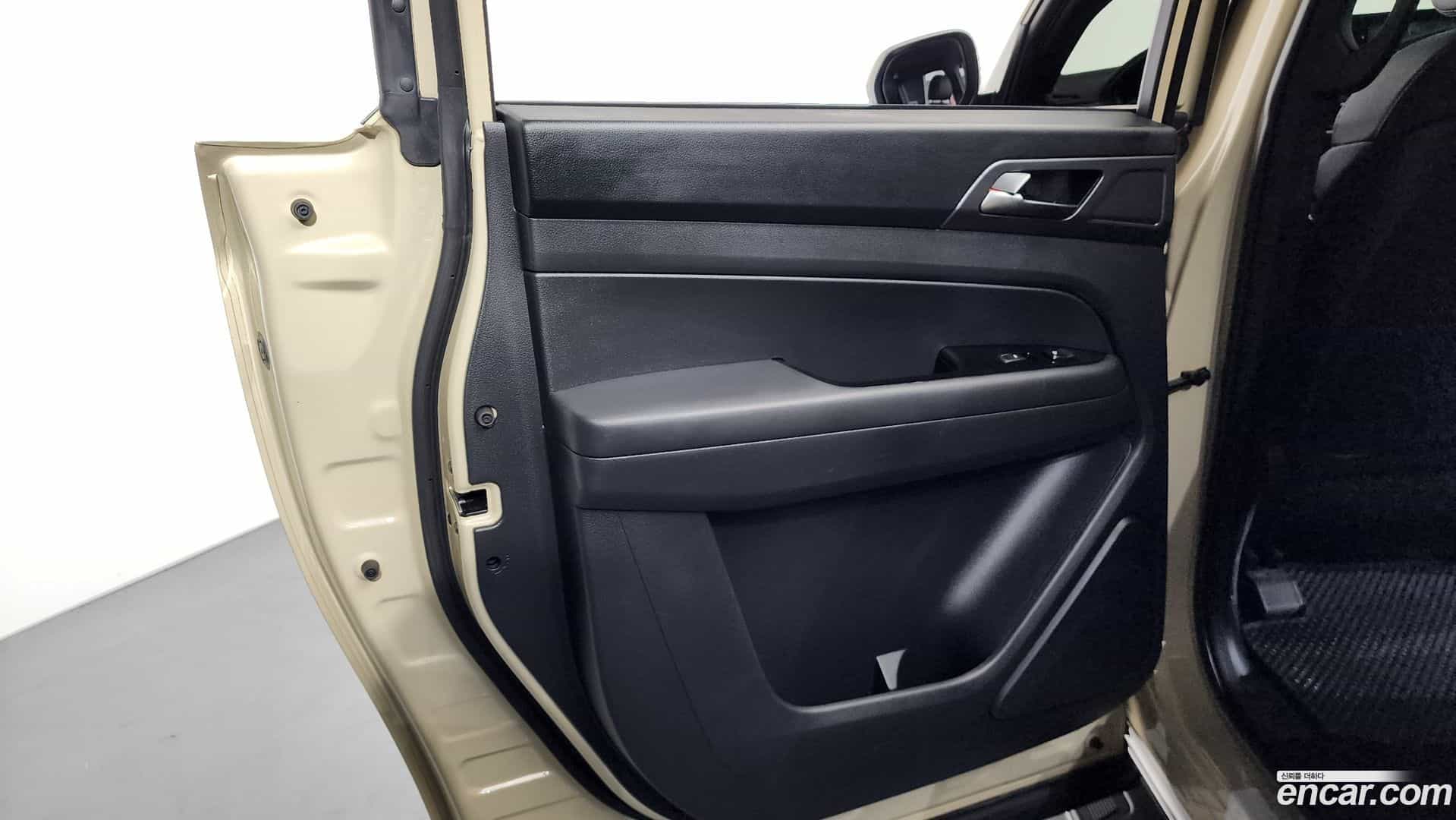 Rexton KG Mobility 2023.4-INNER-035