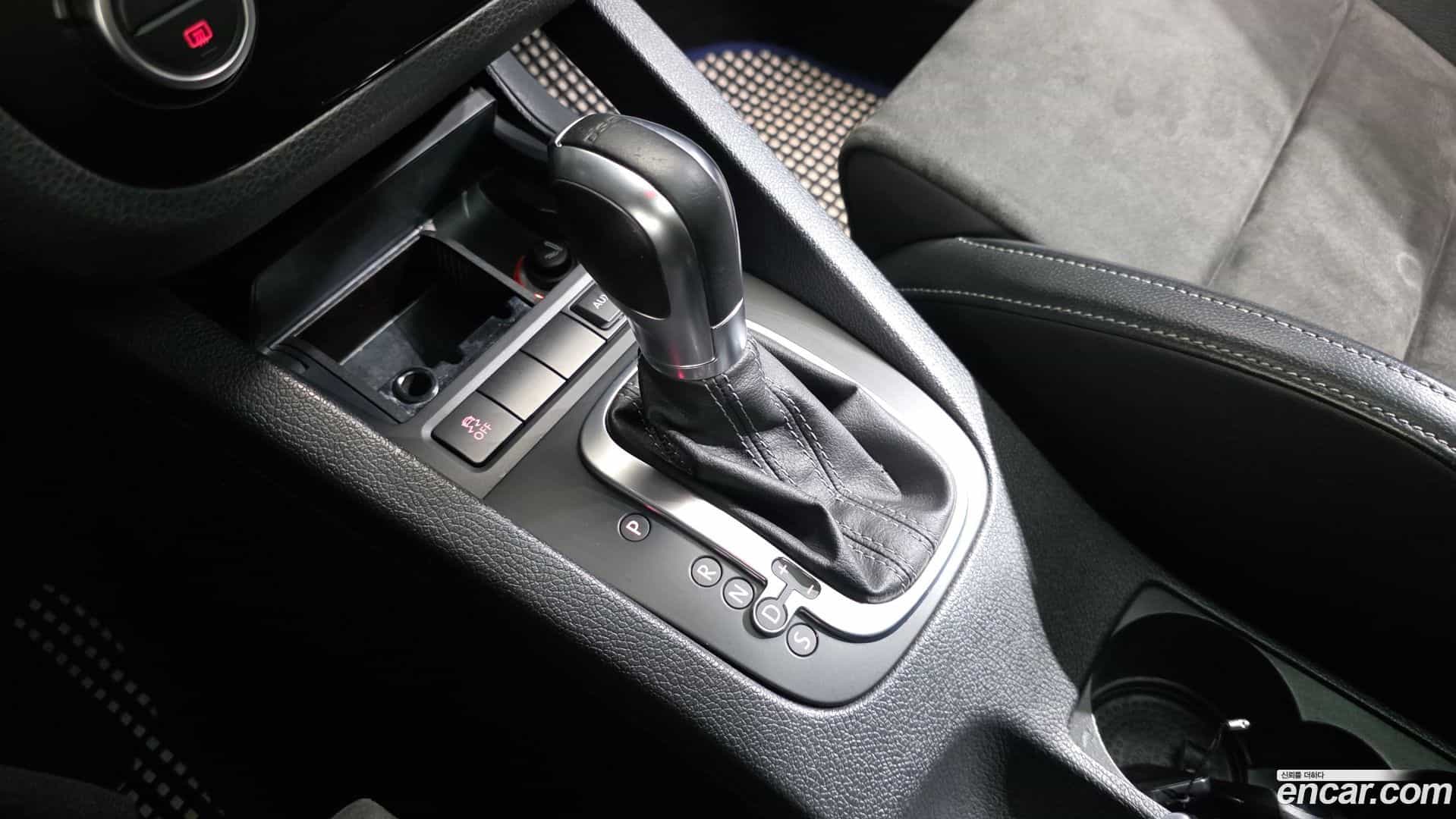 Scirocco Volkswagen 2013.3-INNER-009