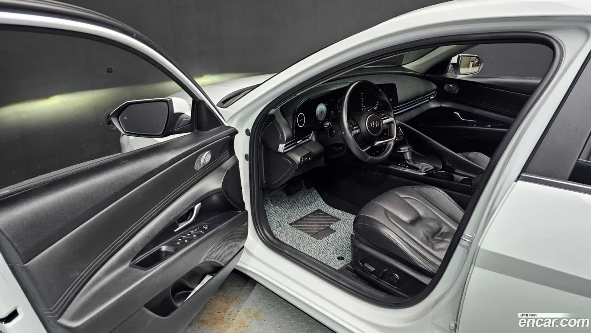 AVANTE Hyundai 2022.1-INNER-010