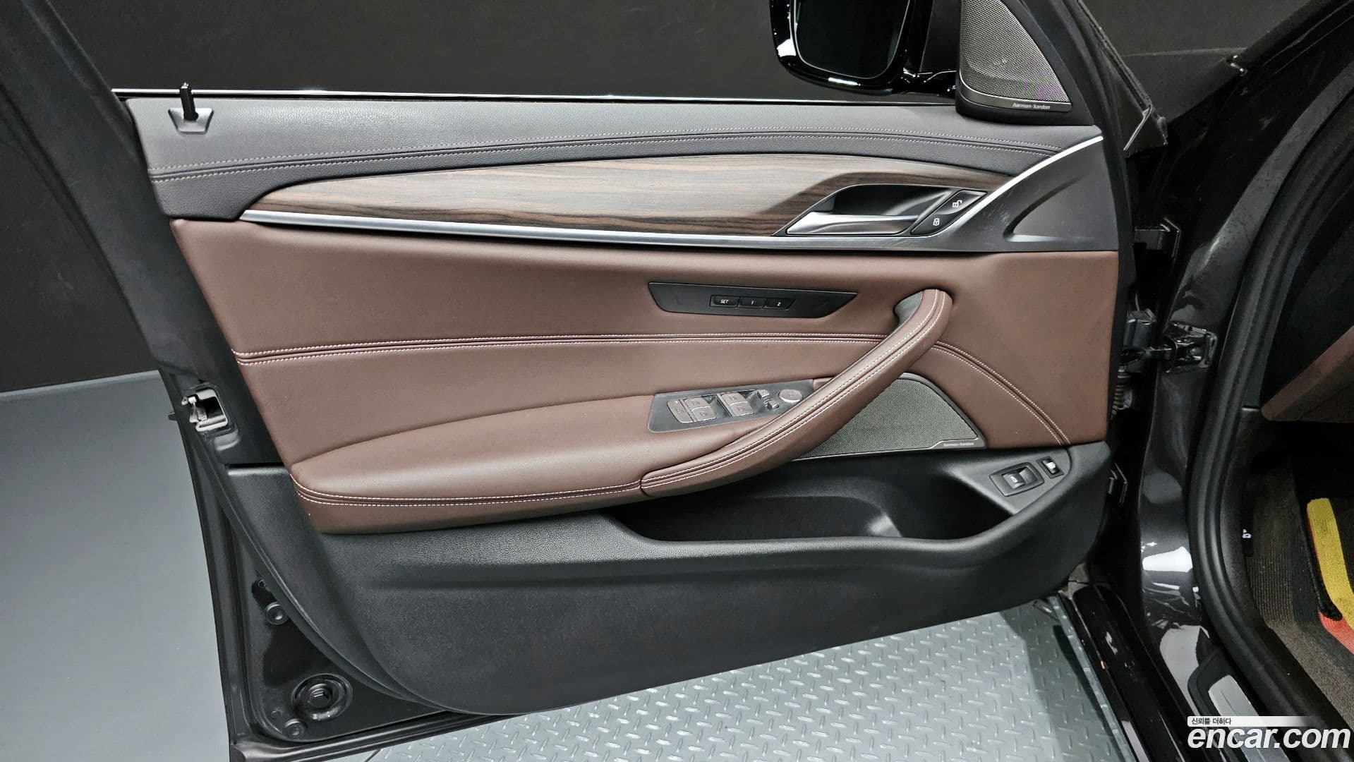 Main__Slider__Photo:5-Series BMW 2020.10-23
